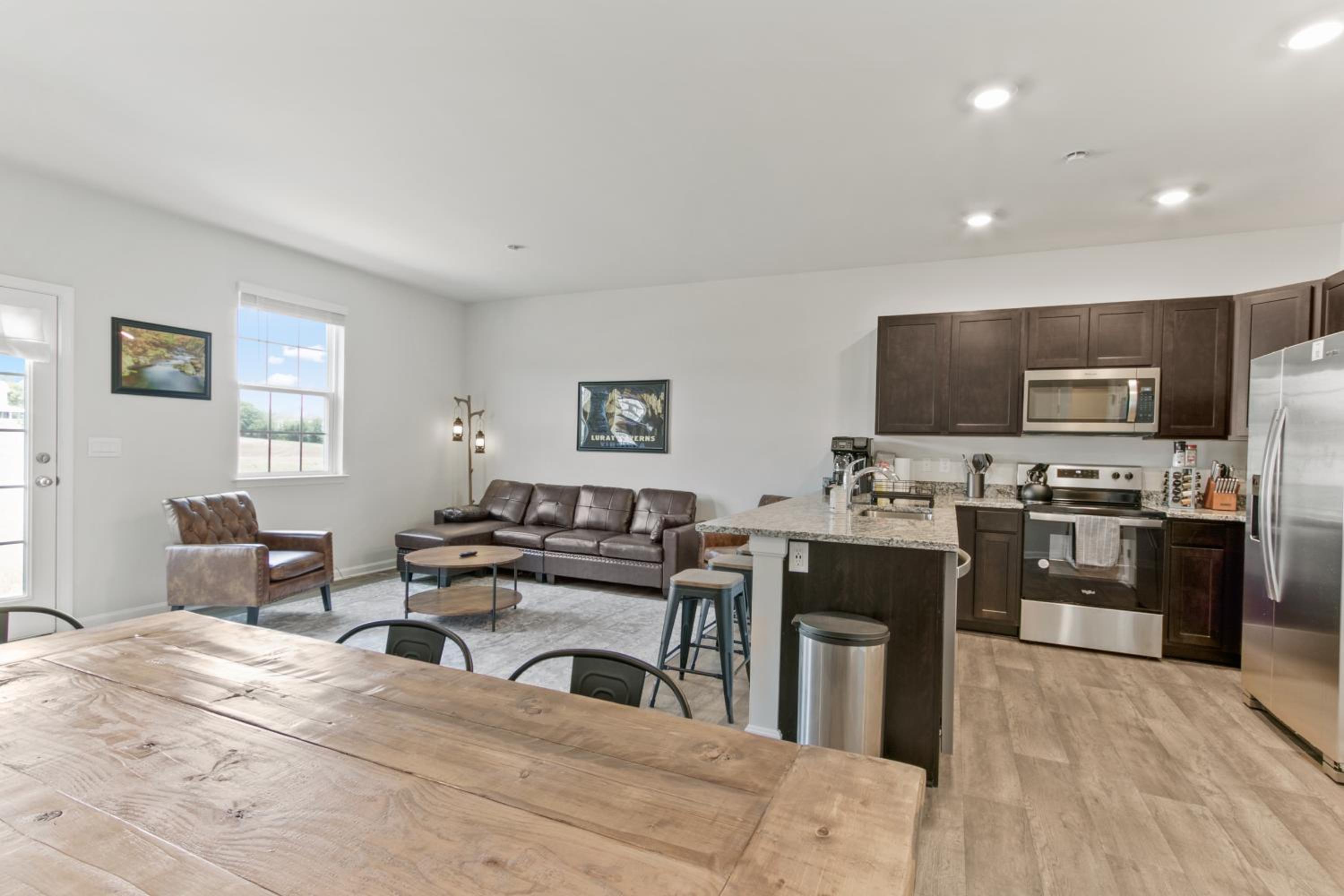 Six-Bedroom House photo 2