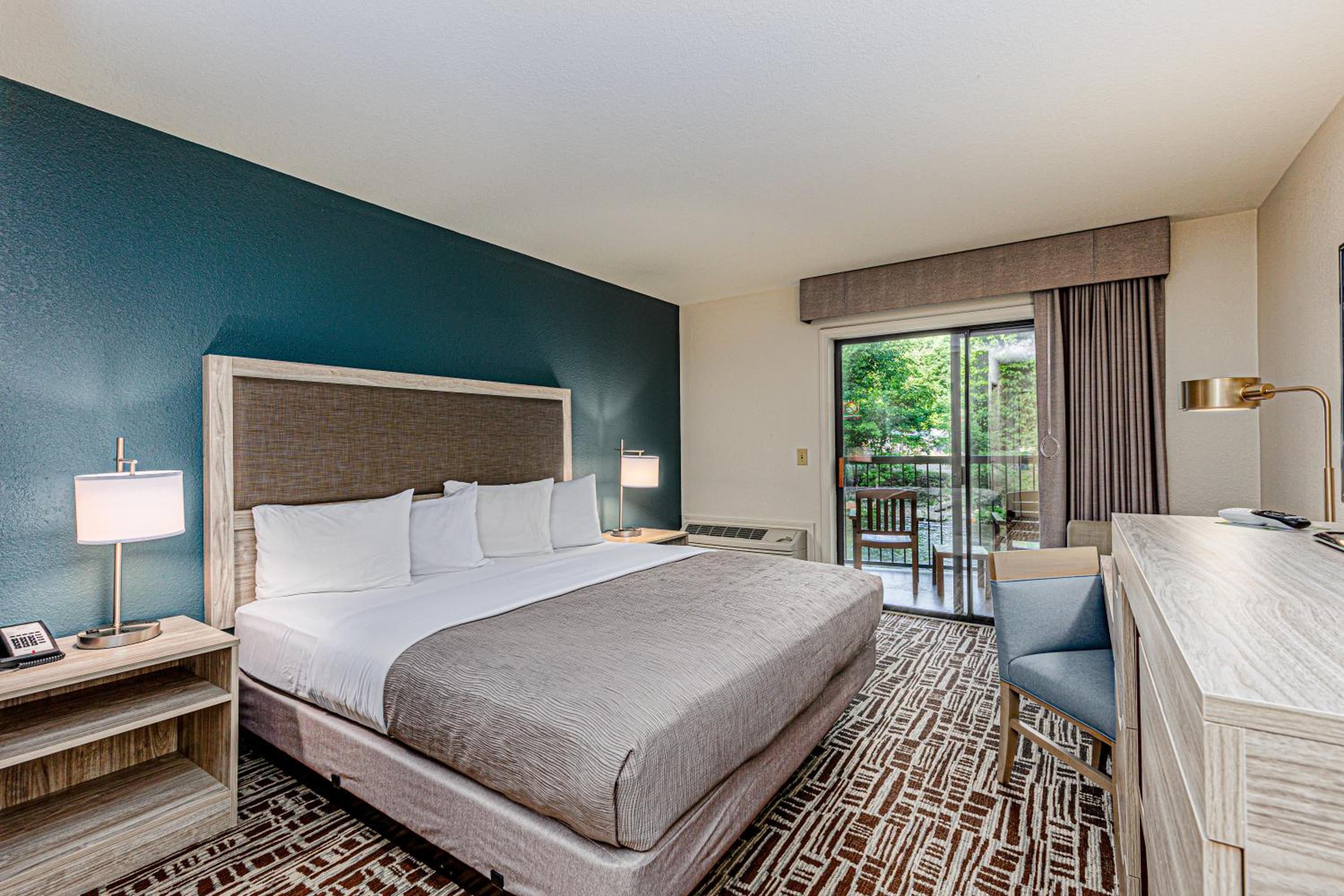 King Room with Balcony photo 3
