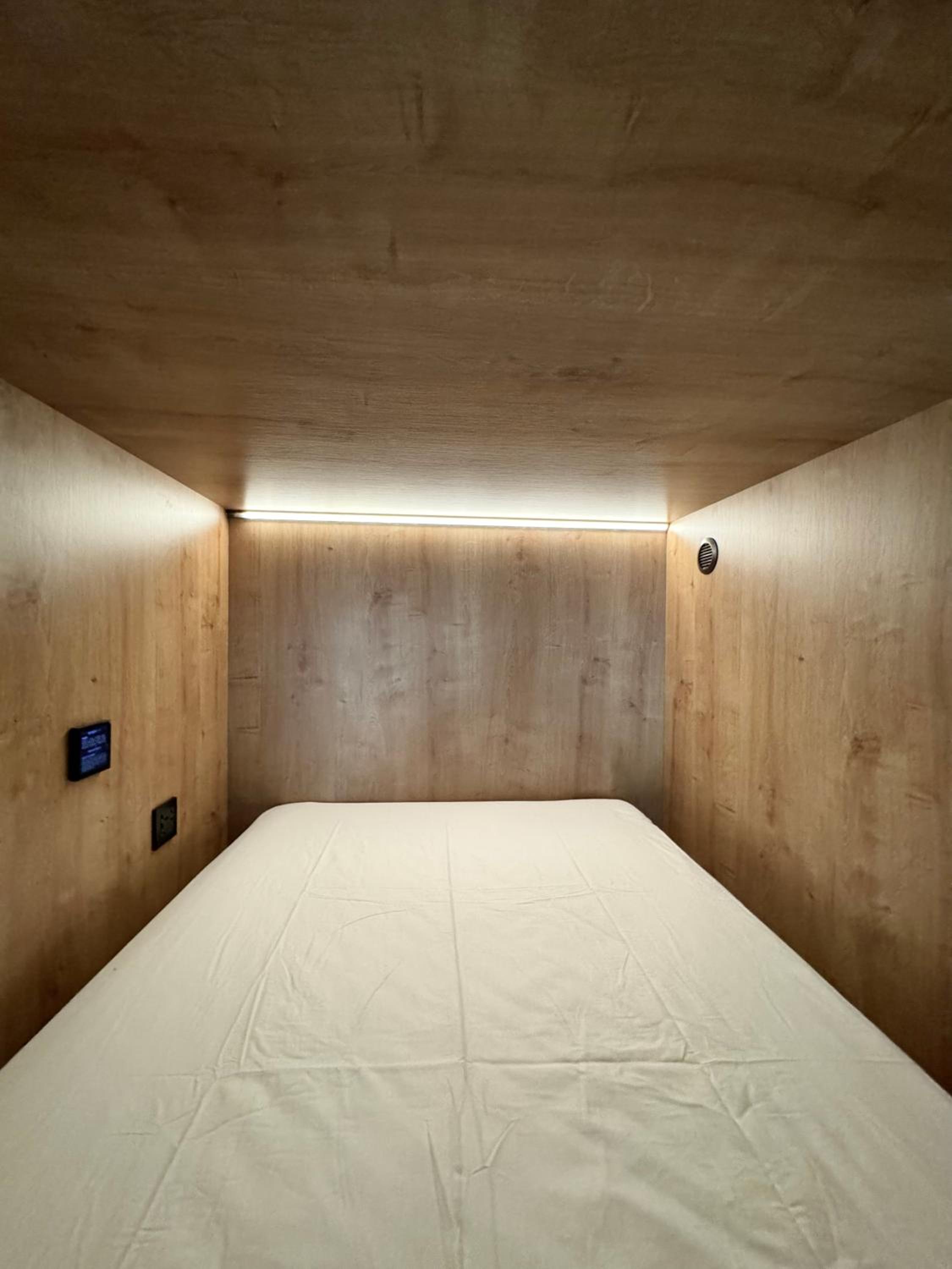 Cama Baja Mixta en Habitación Compartida con 20 camas