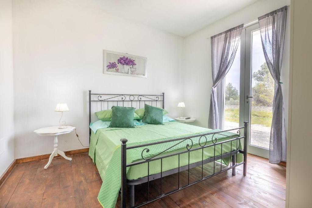 Queen Room with Garden View