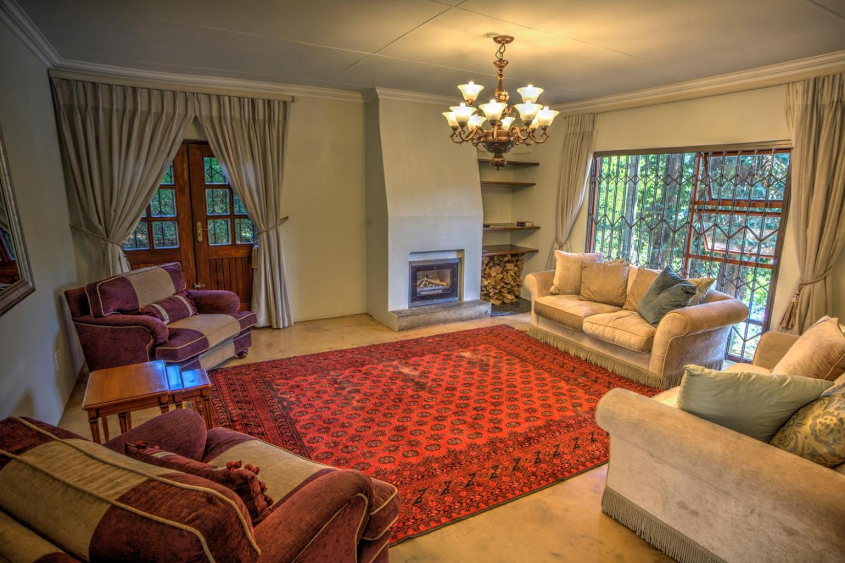 Five-Bedroom House photo 2
