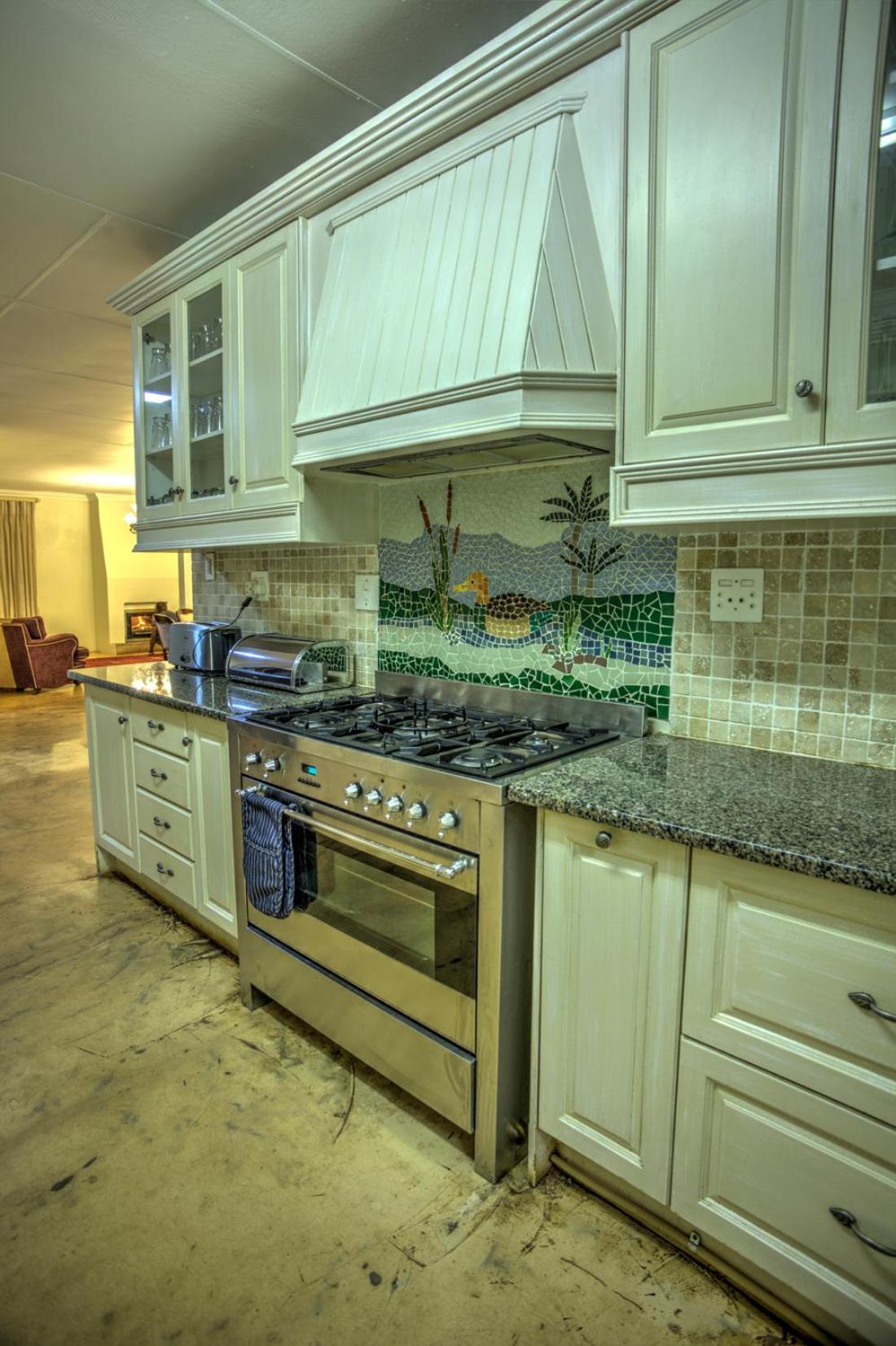 Five-Bedroom House photo 3