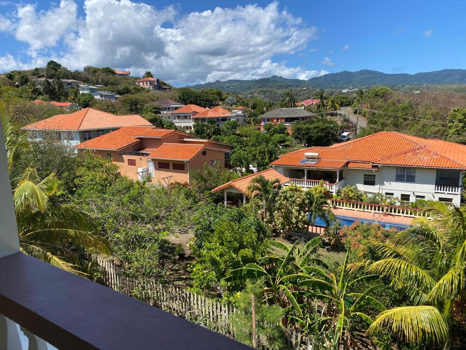 Two-Bedroom Apartment with Balcony and Sea View photo 3