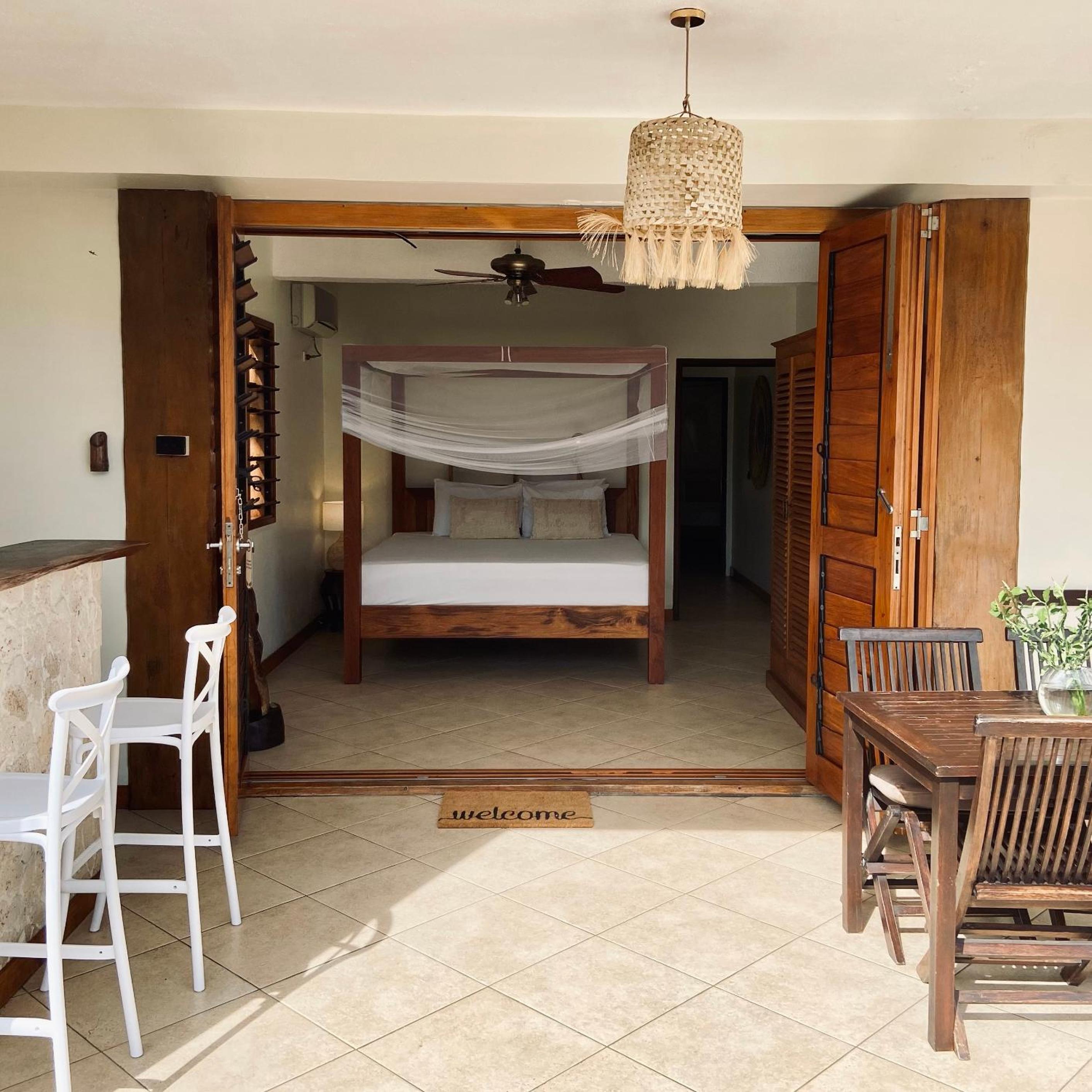 Two-Bedroom Apartment with Sea View - Photo 3