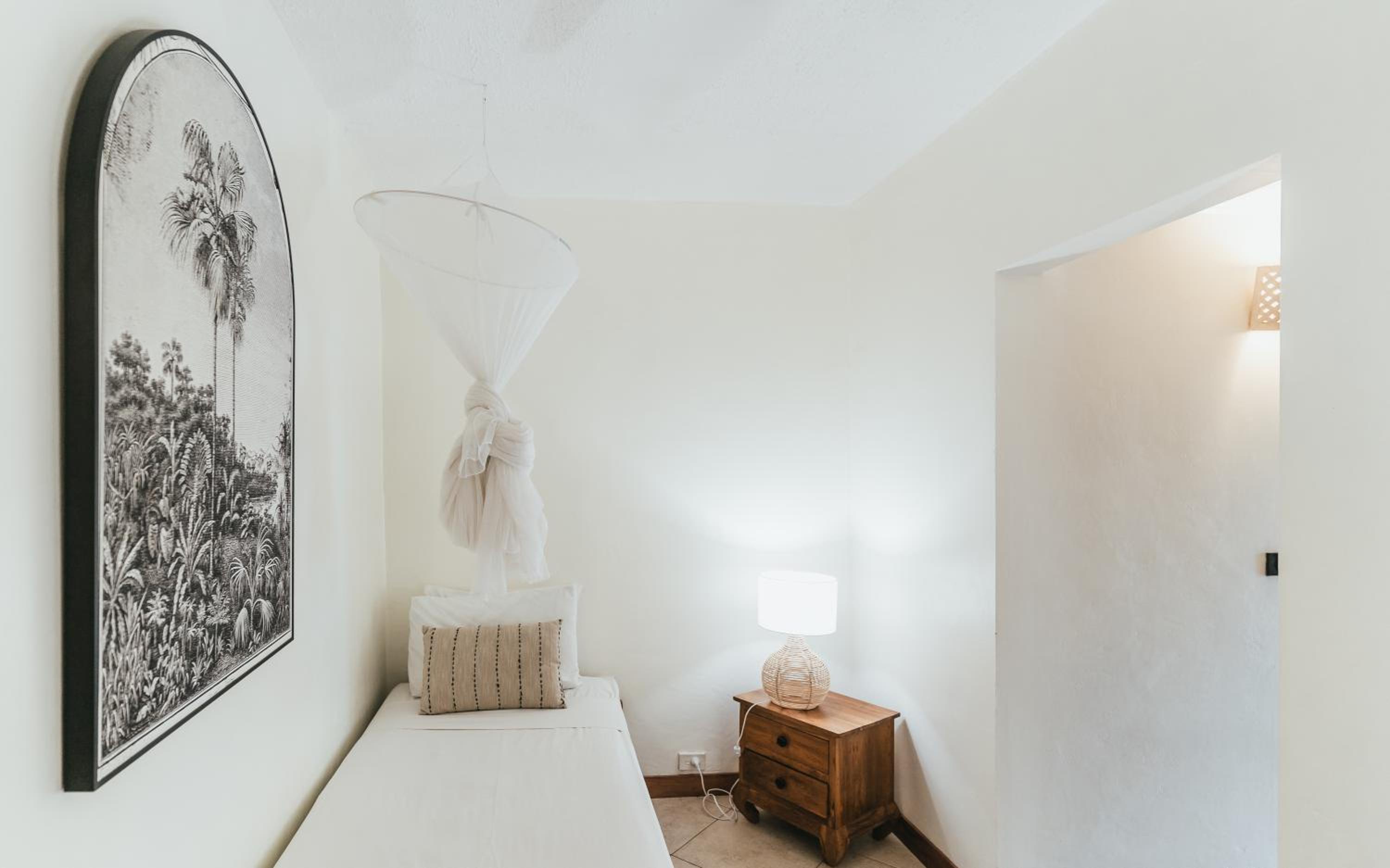 Two-Bedroom Apartment with Sea View - Photo 10