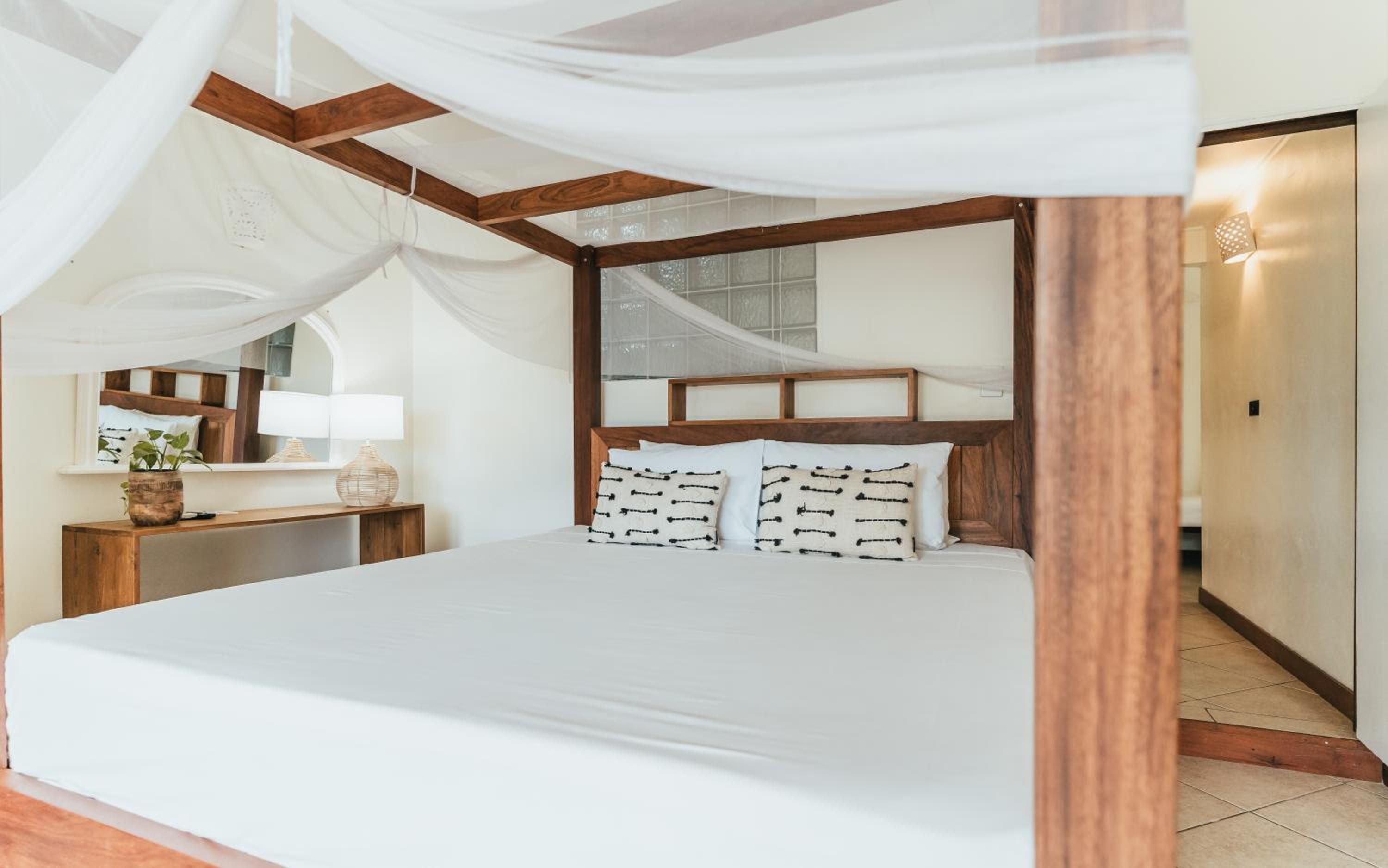 Two-Bedroom Apartment with Sea View - Photo 14