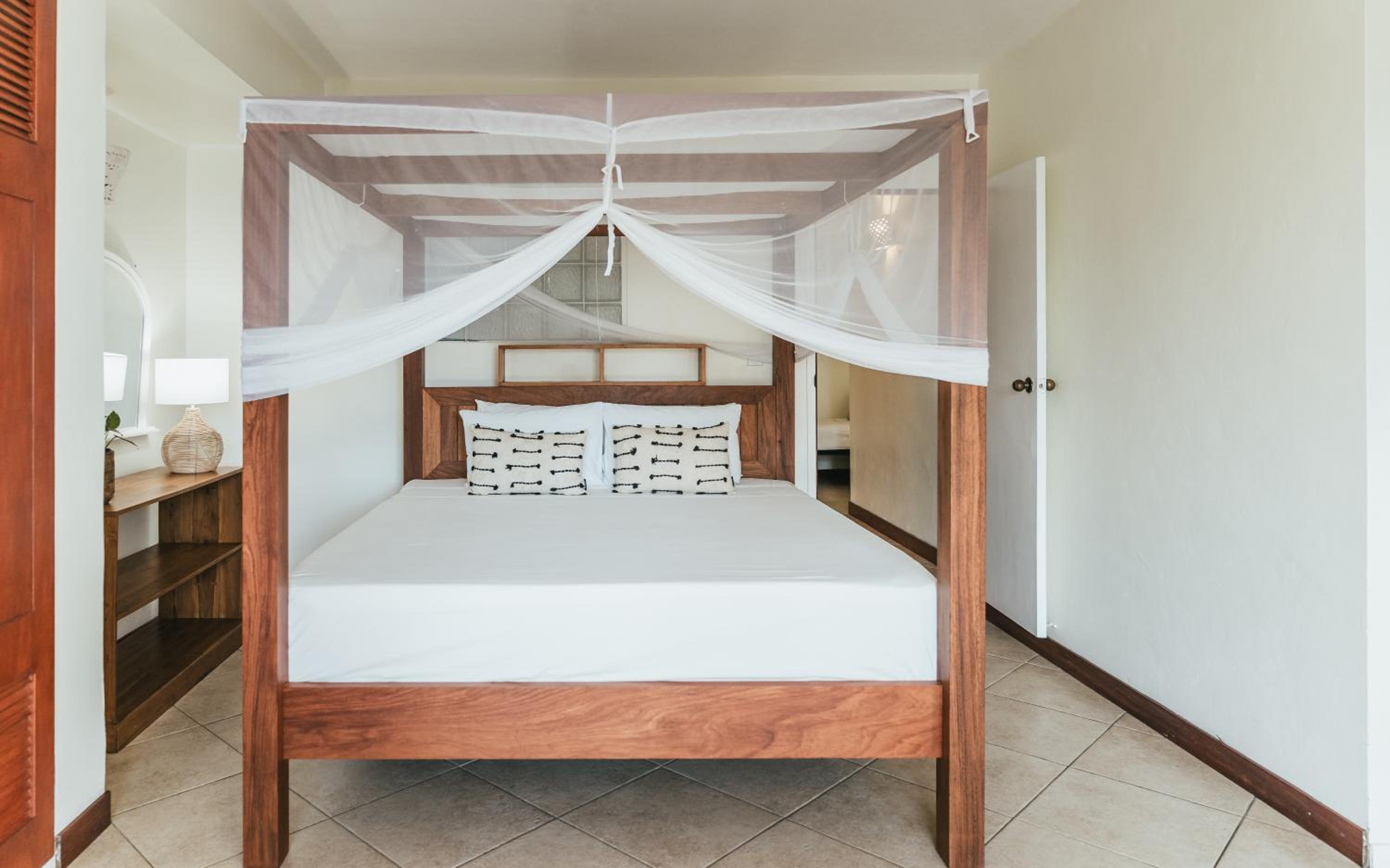 Two-Bedroom Apartment with Sea View - Photo 15
