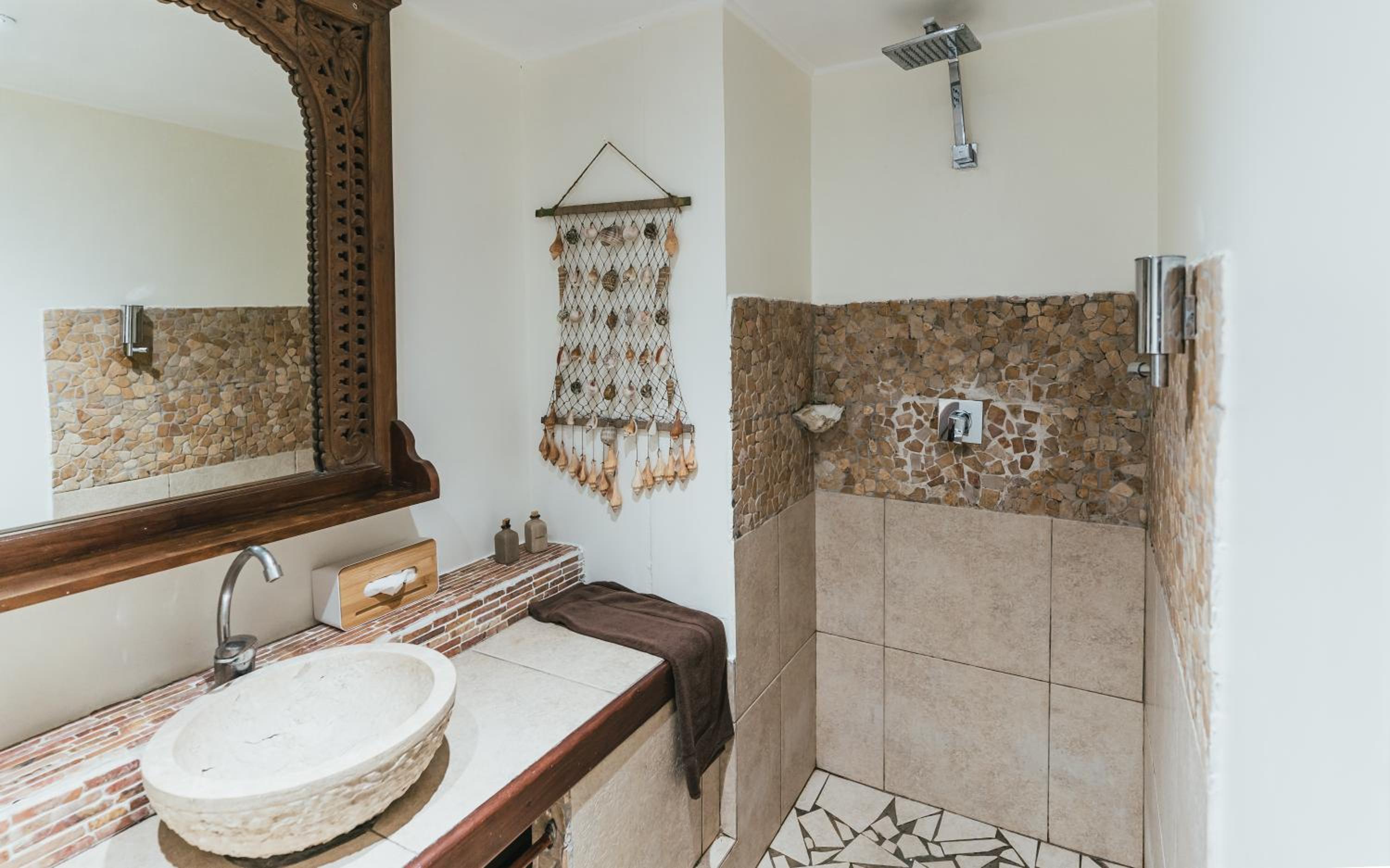 Two-Bedroom Apartment with Sea View - Photo 19