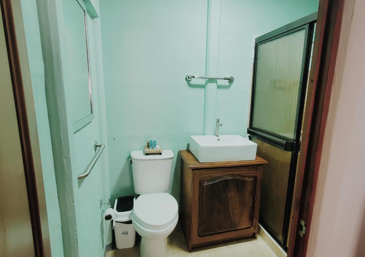 Family Room with Private Bathroom photo 2