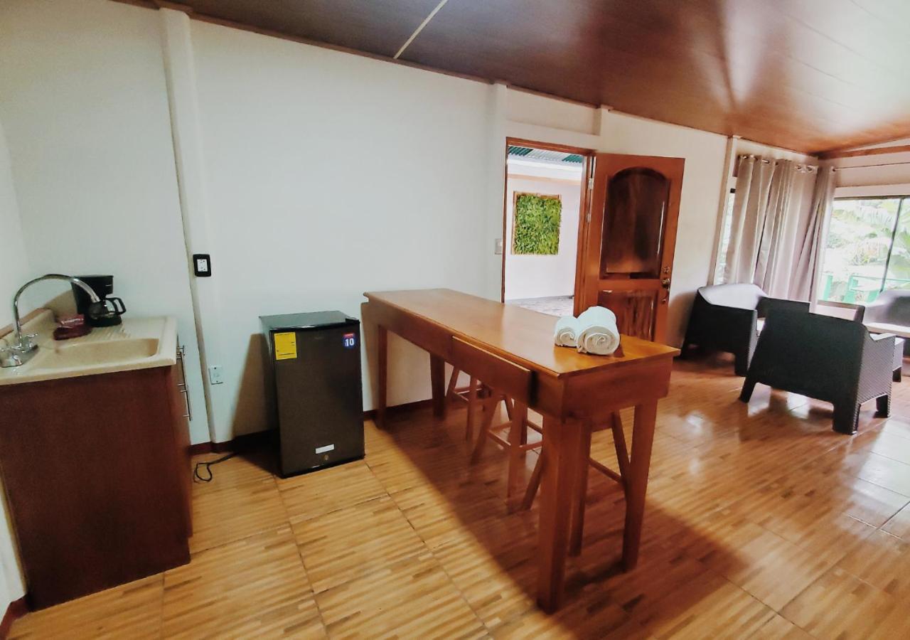 Family Room with Private Bathroom photo 3