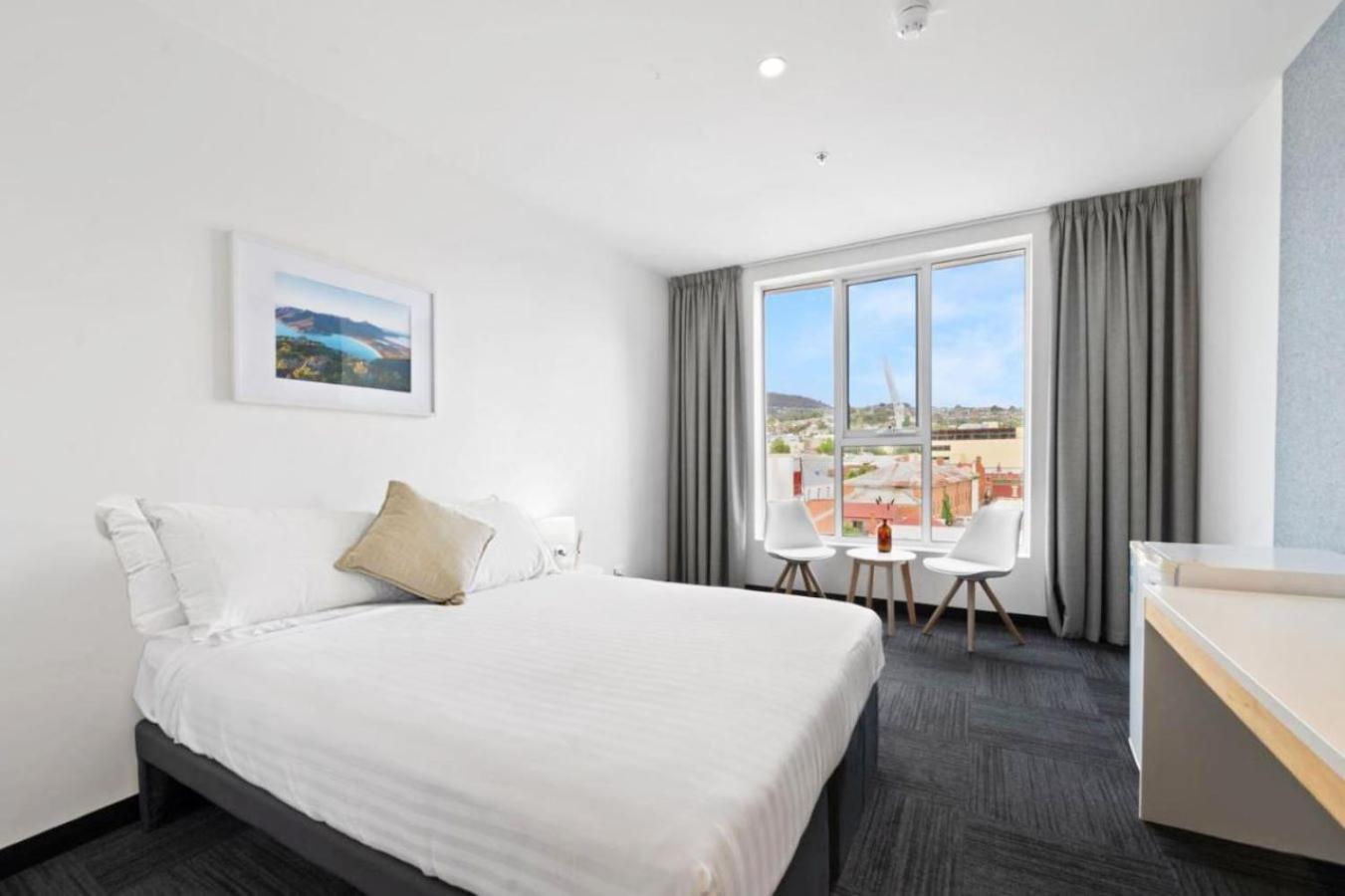 Deluxe Queen Room - Photo 8