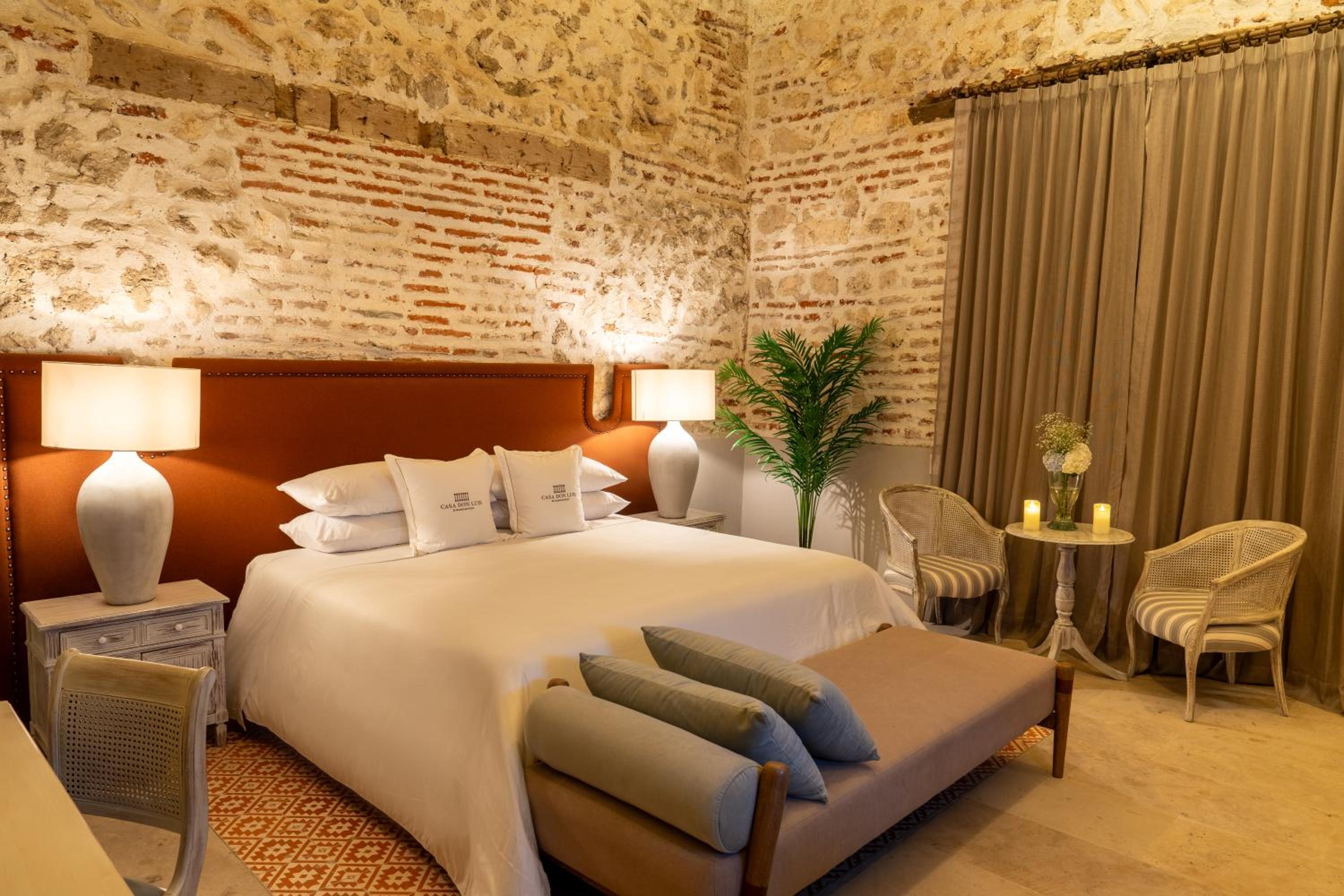 1 Bedroom Suite-King Bed With Balcony - Photo 7