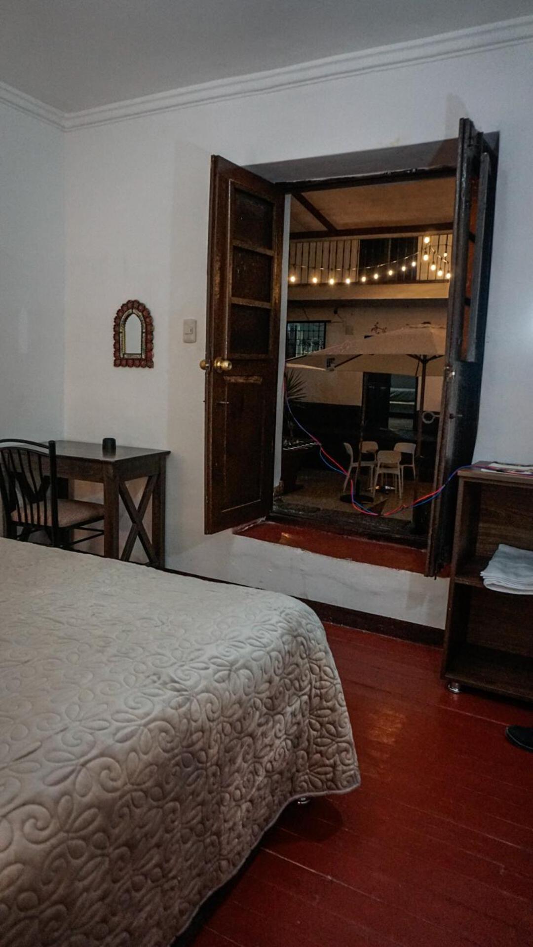 Double Room with Shared Bathroom photo 2