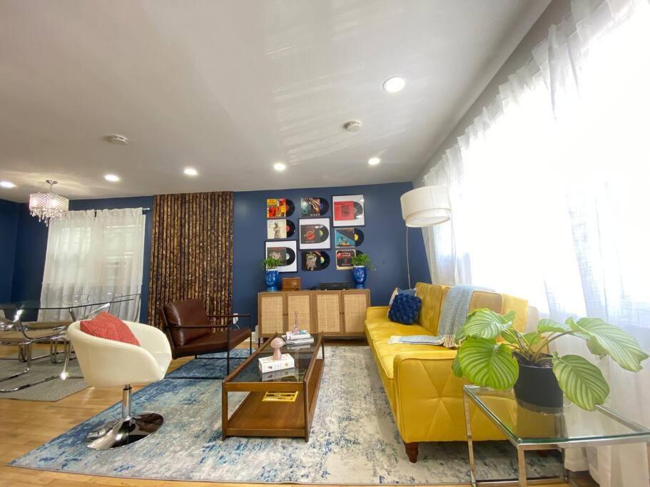 Three-Bedroom Apartment photo 1