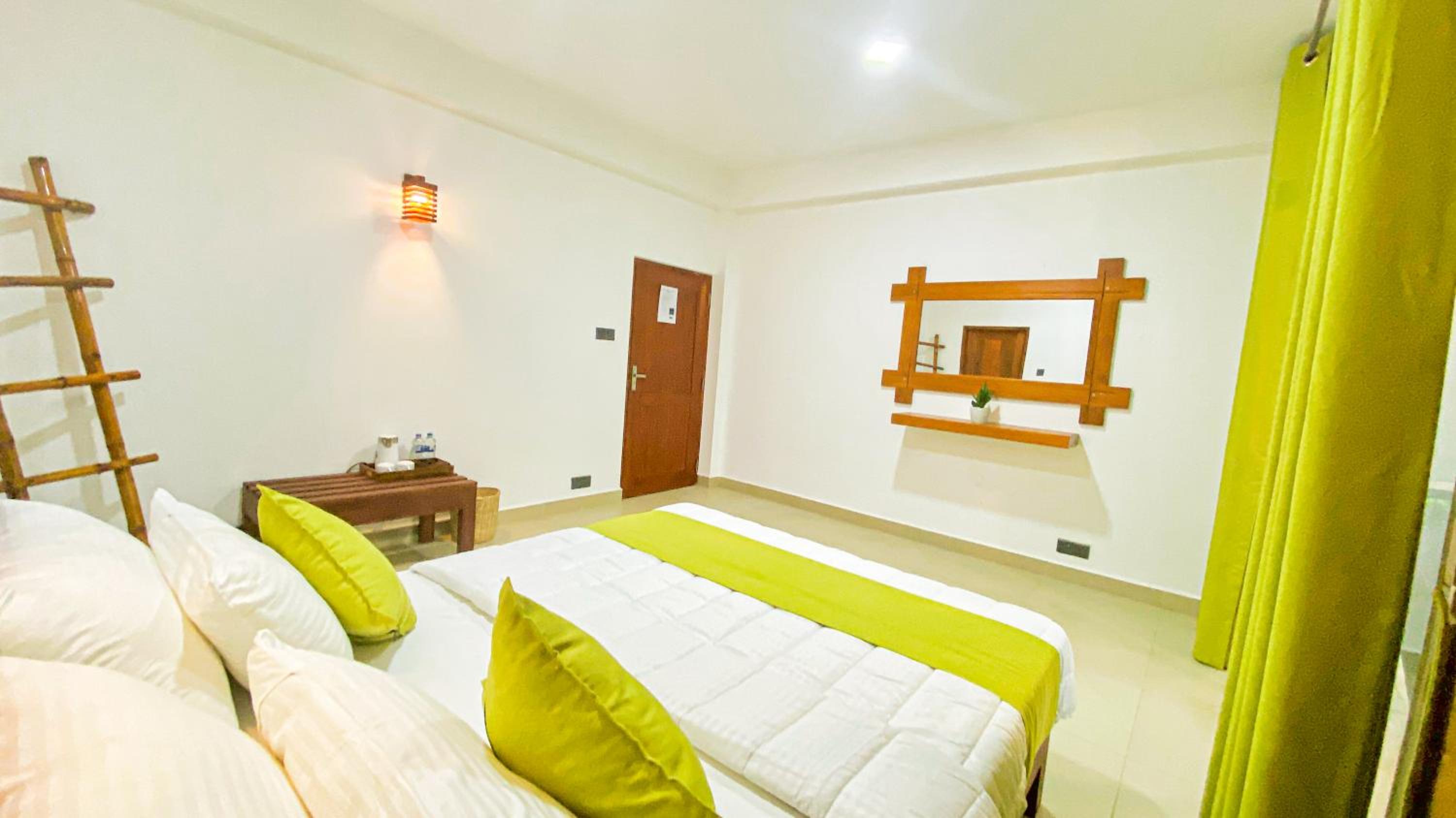 Deluxe Double Room with Balcony photo 3