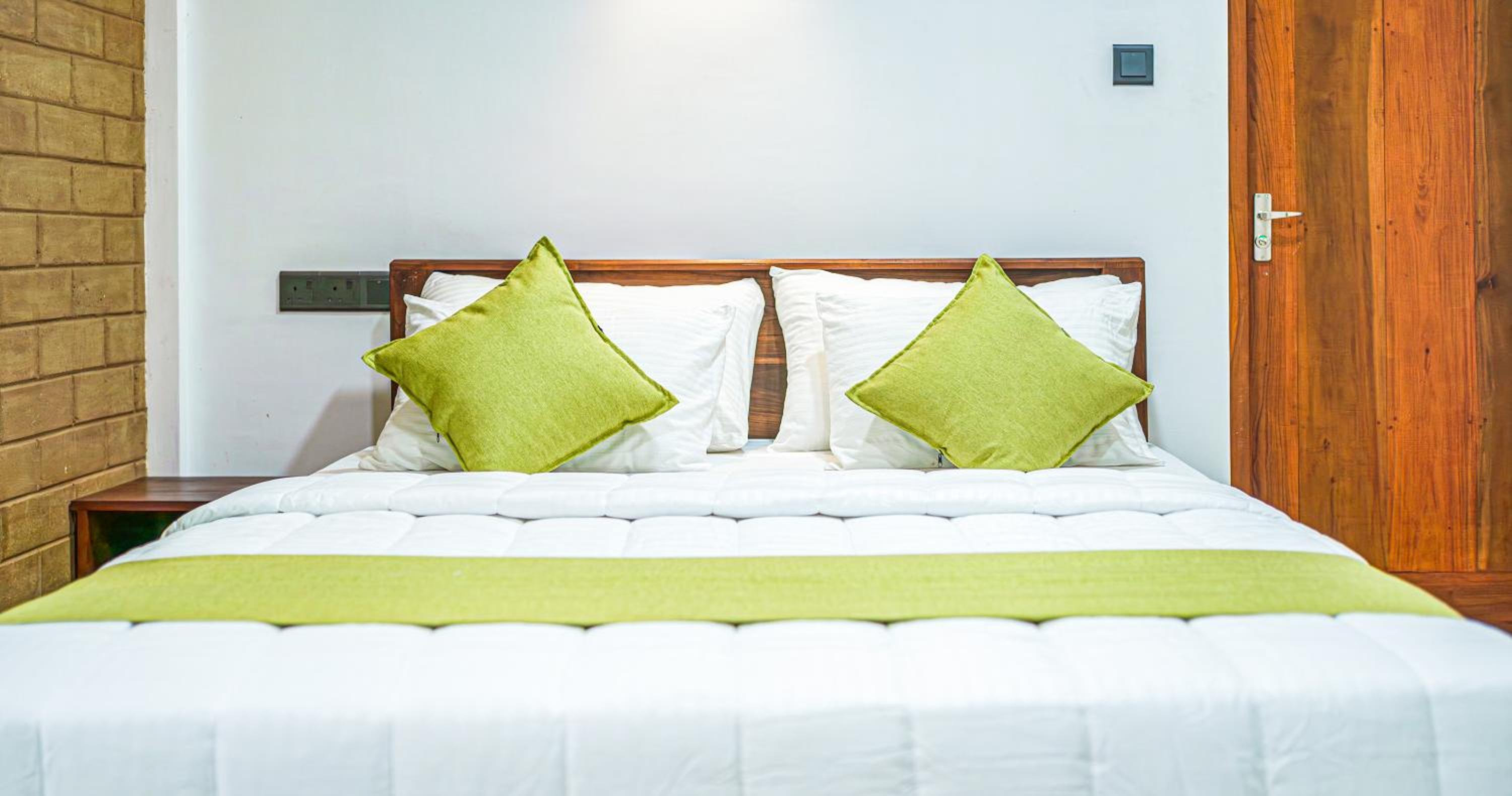 Deluxe Double Room with Balcony photo 2