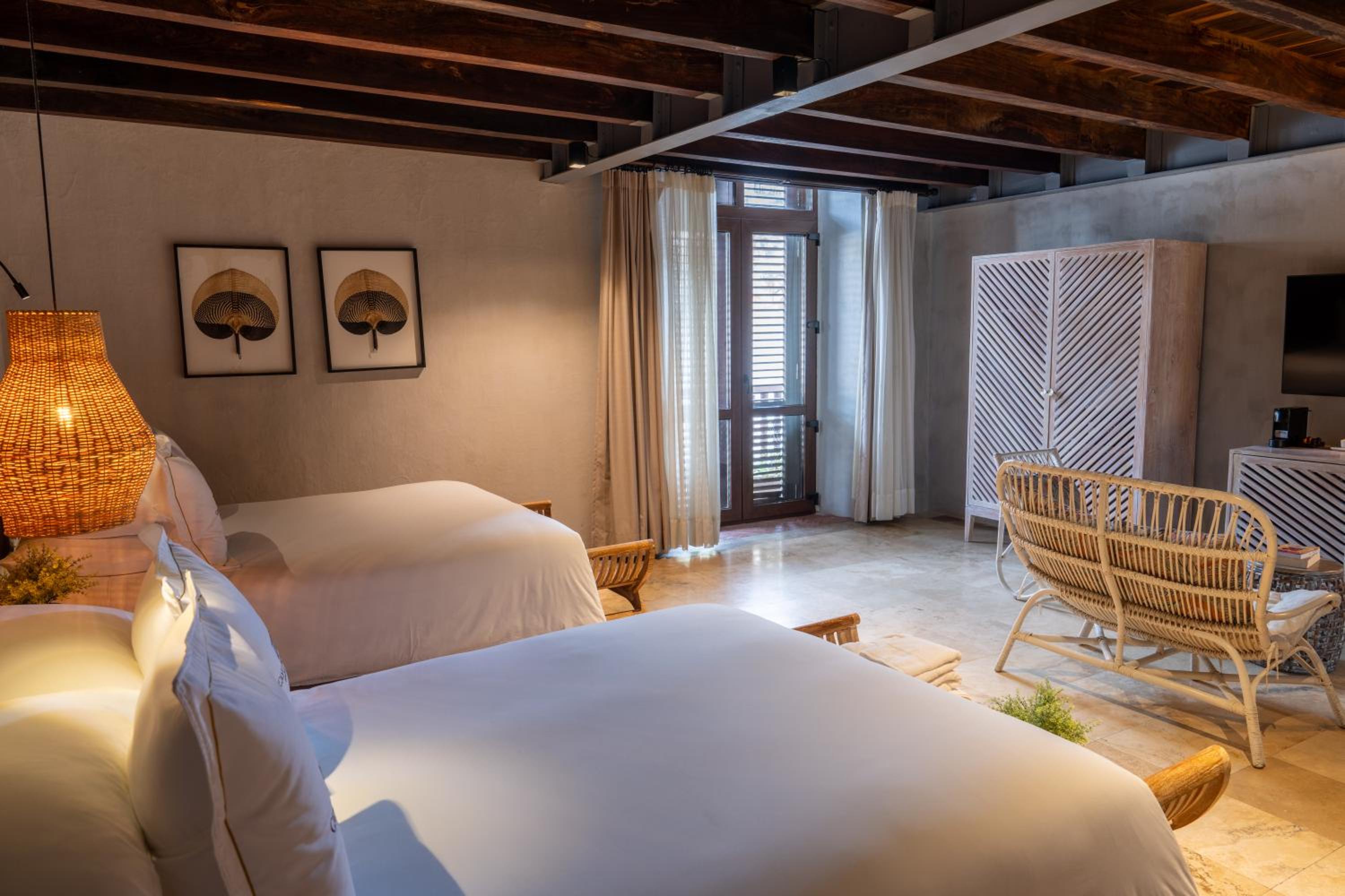 2 Double Beds-Premium Room - Photo 4