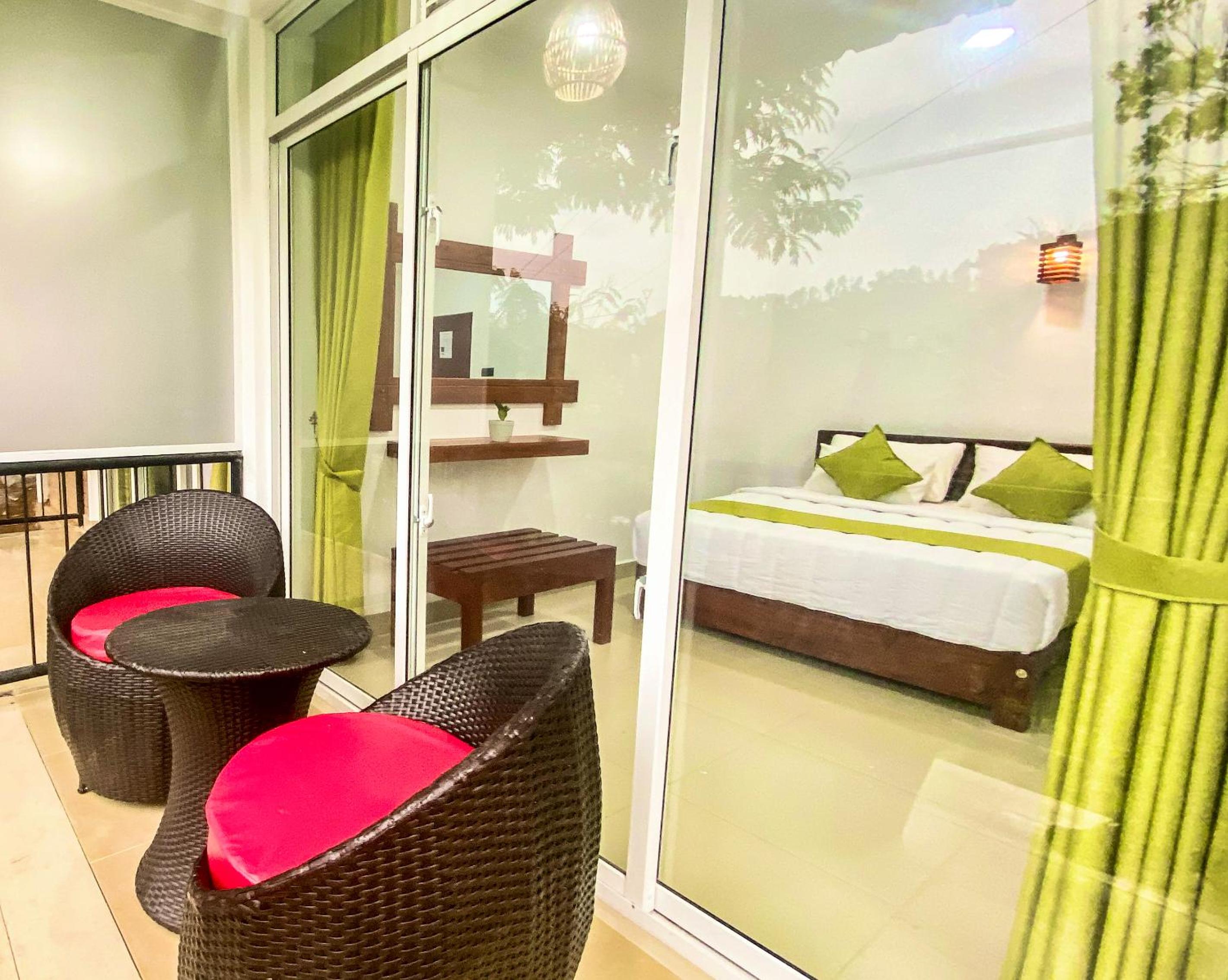 Queen Room with Balcony photo 3