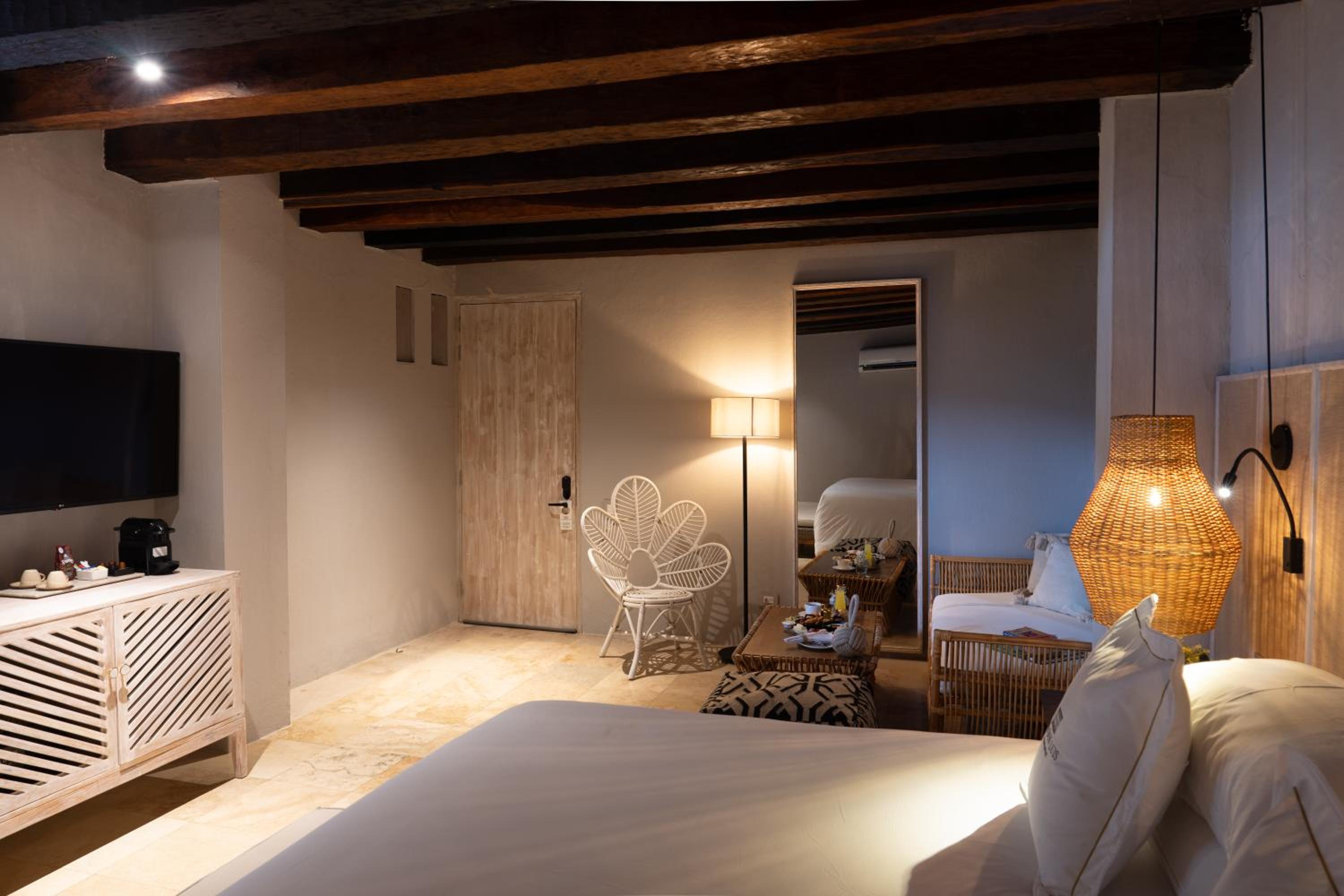 1 King Bed-Premium Room - Photo 7