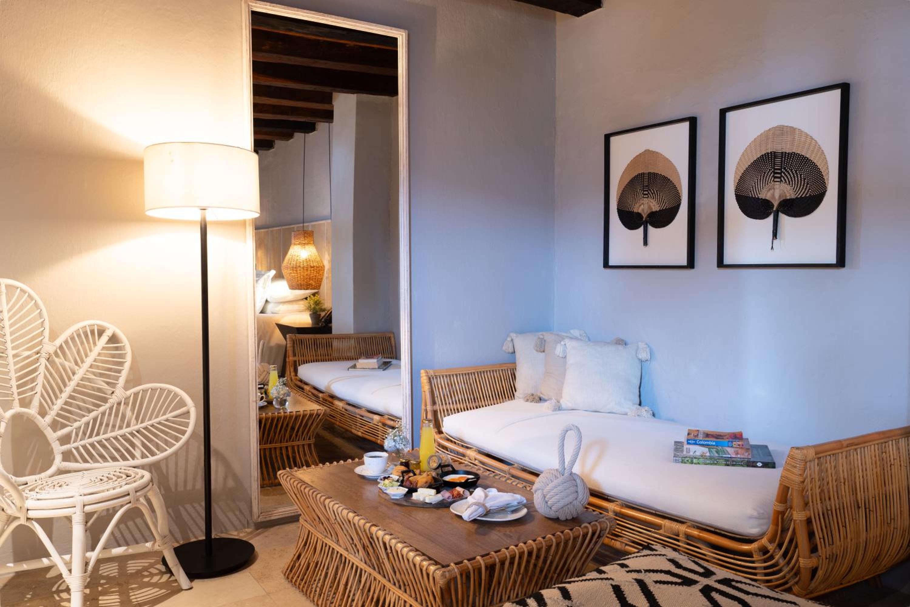 1 King Bed-Premium Room - Photo 8