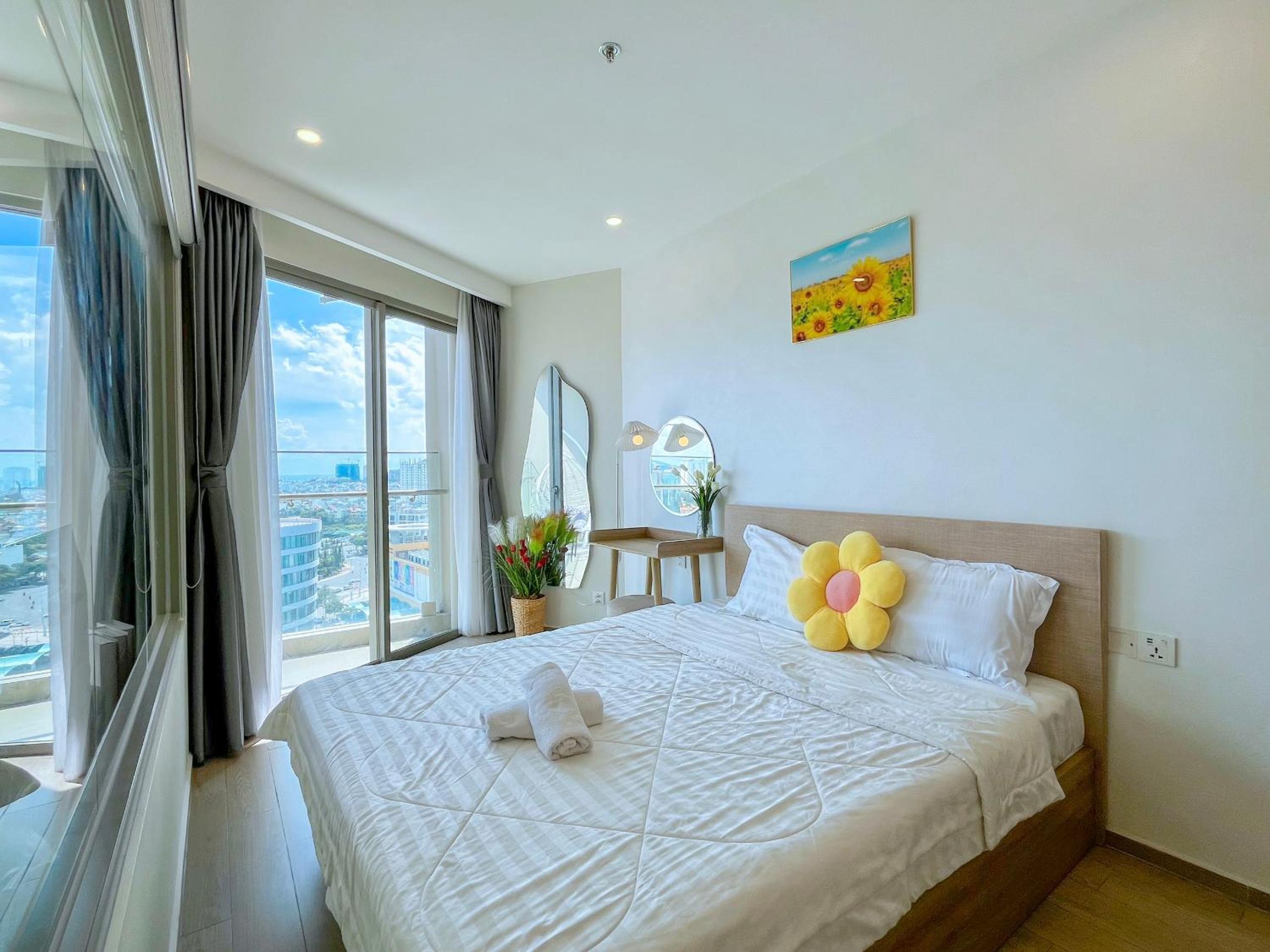 Two-Bedroom Apartment with View - Photo 18