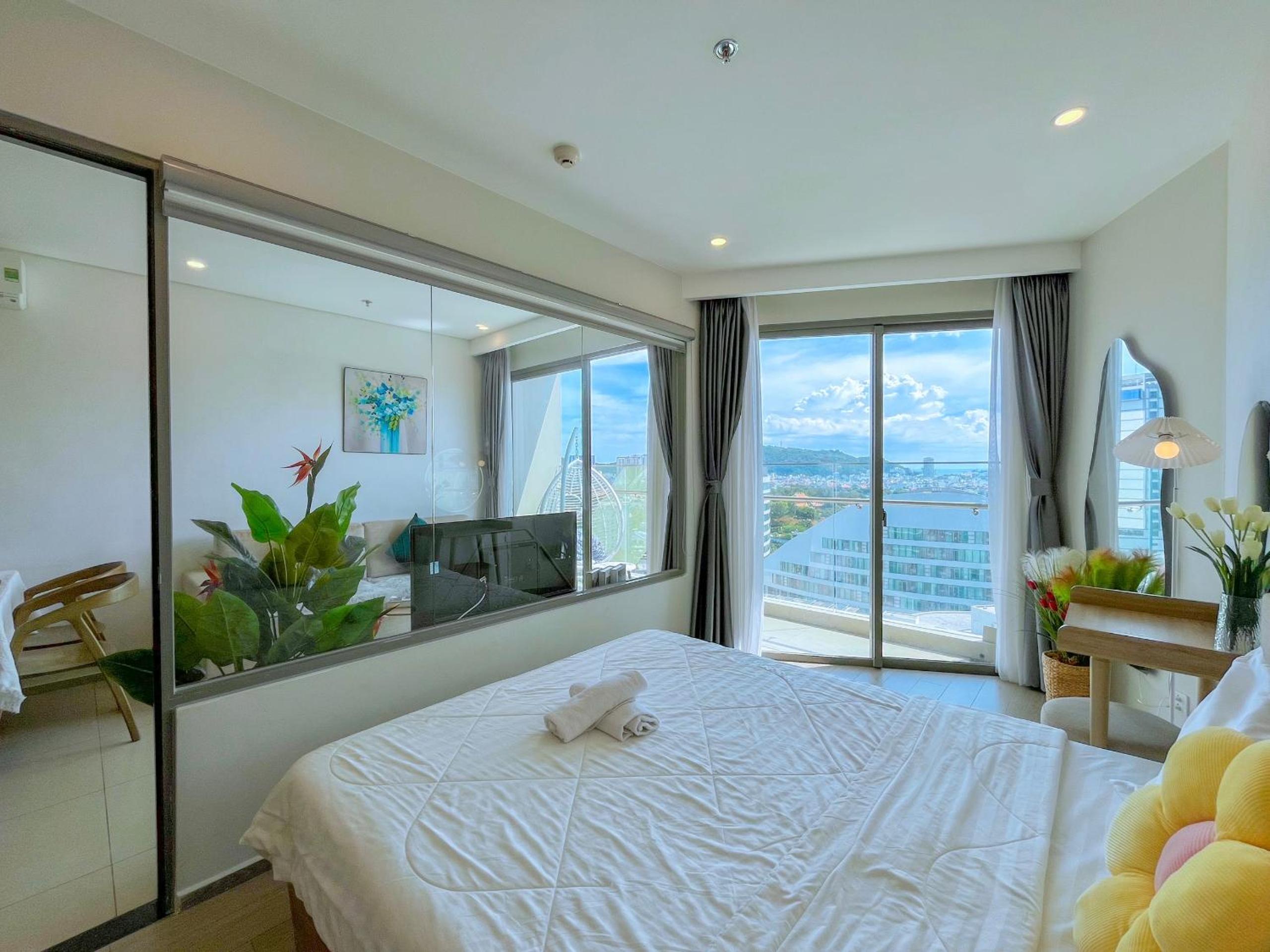 Two-Bedroom Apartment with View - Photo 25