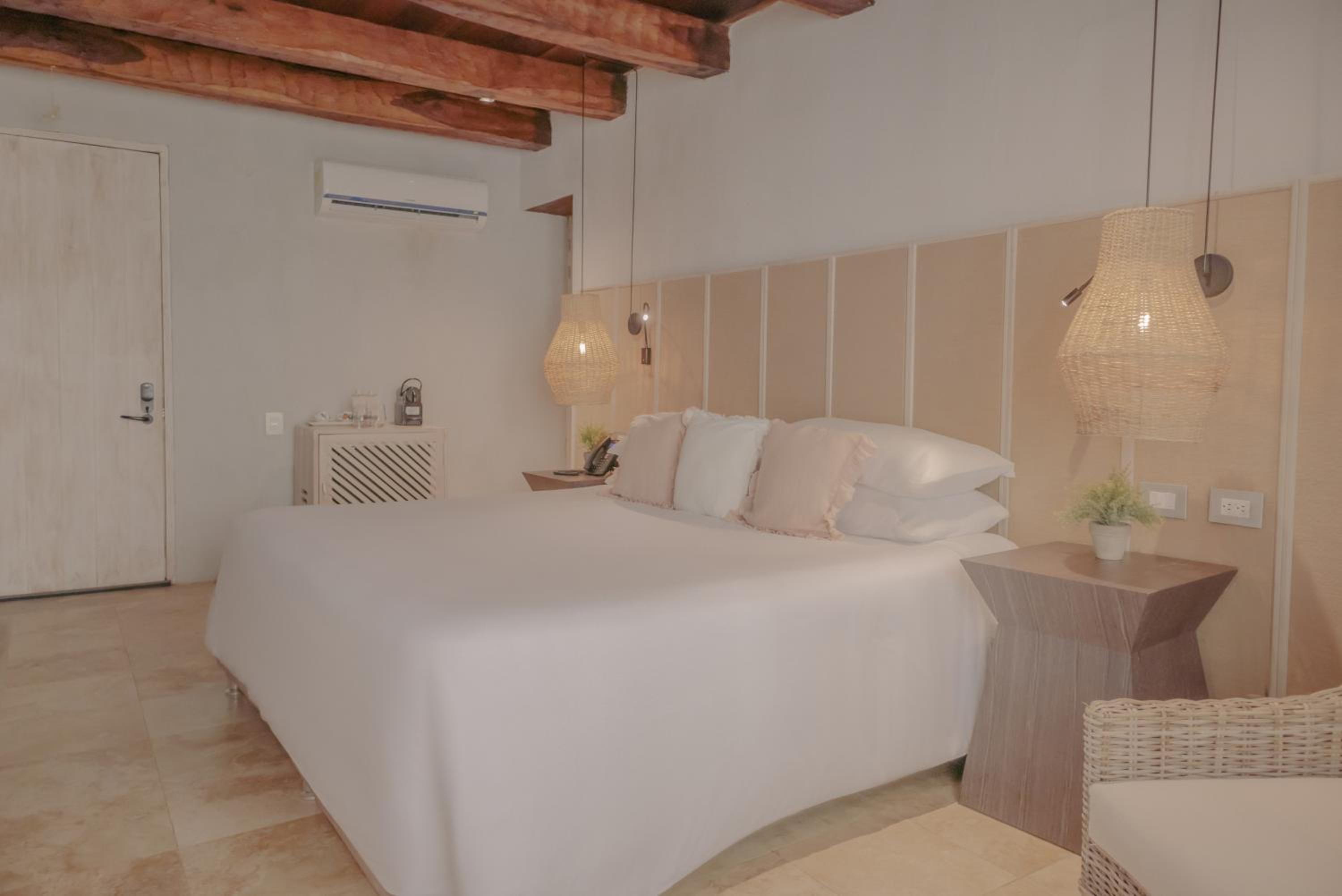 King Room With Courtyard View - Non-Smoking