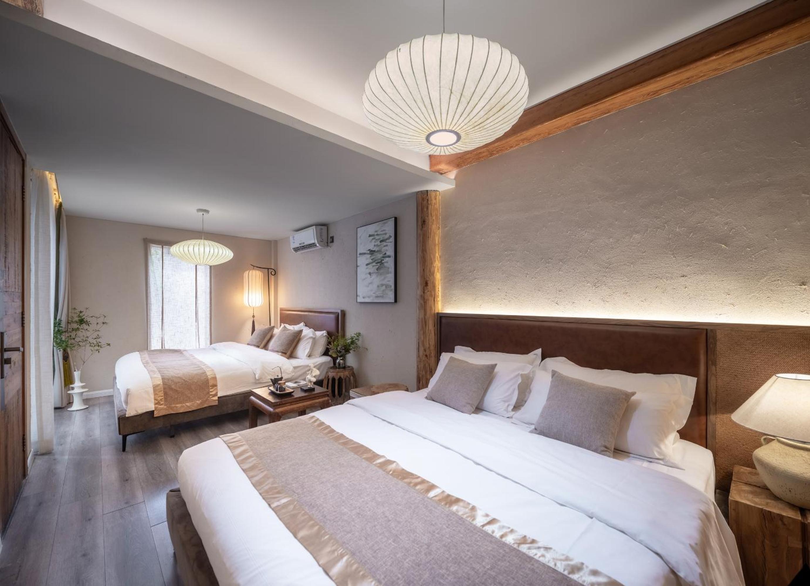 Deluxe Two Double Room