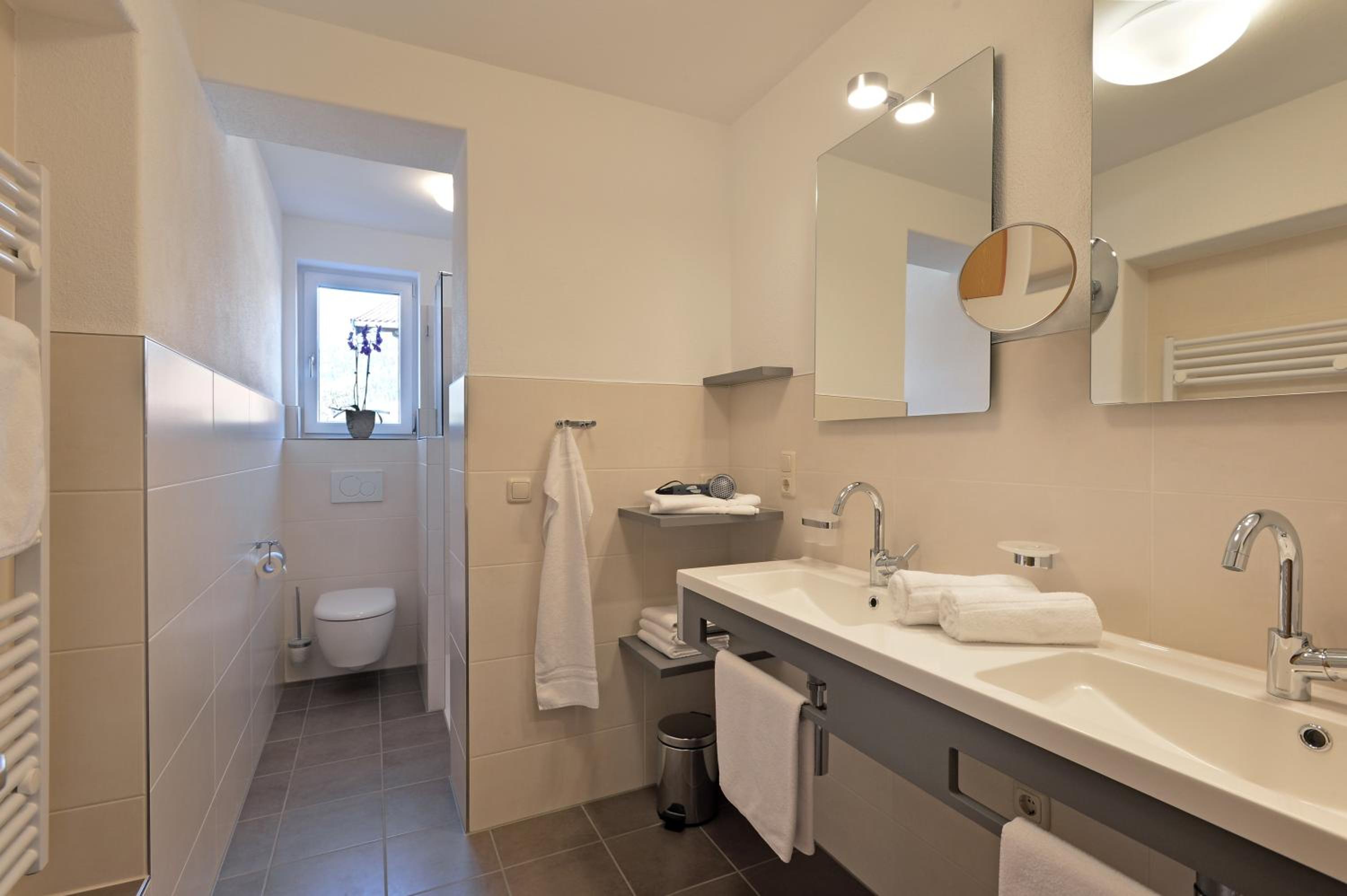 Two-Bedroom Apartment with Balcony photo 2
