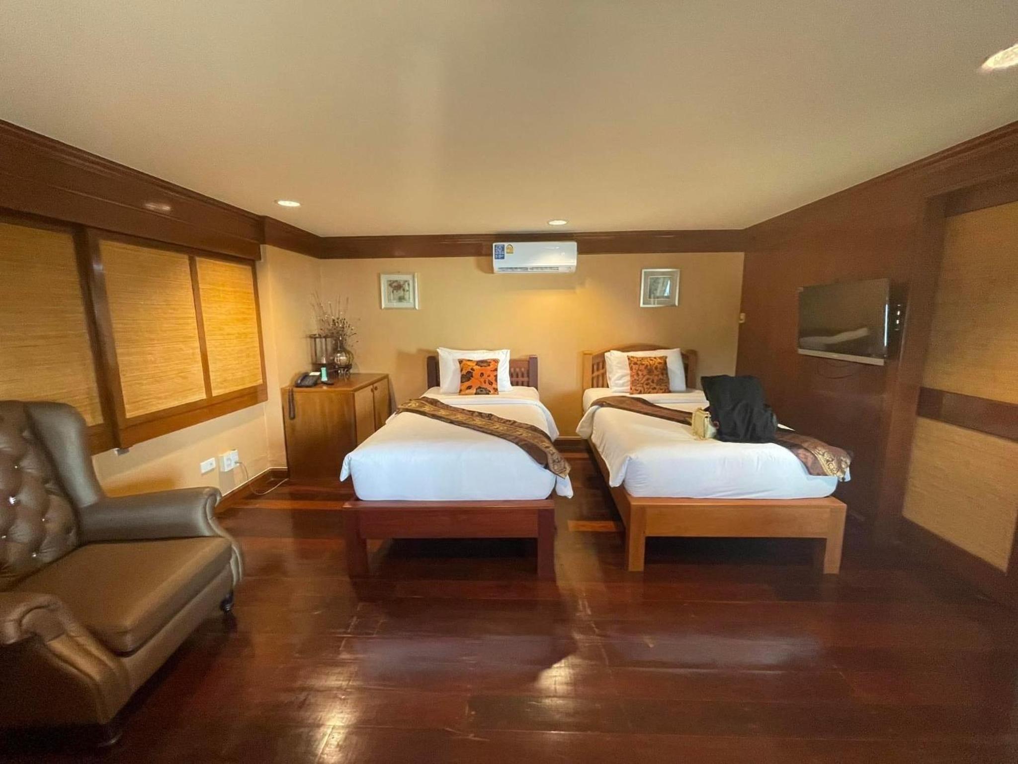 Deluxe Family Room - Photo 7