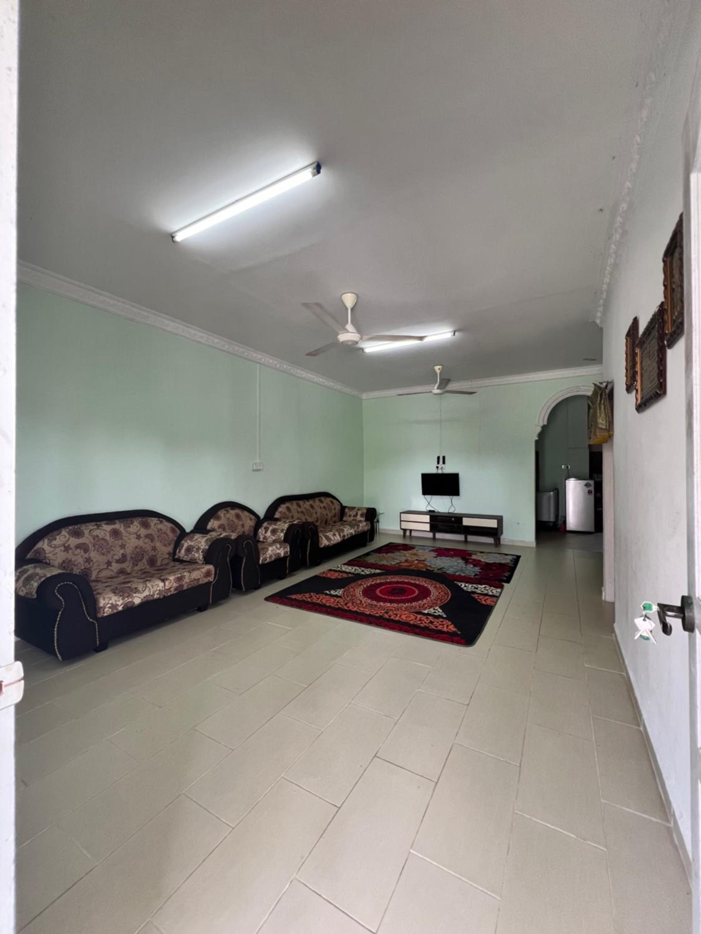 Three-Bedroom House photo 3