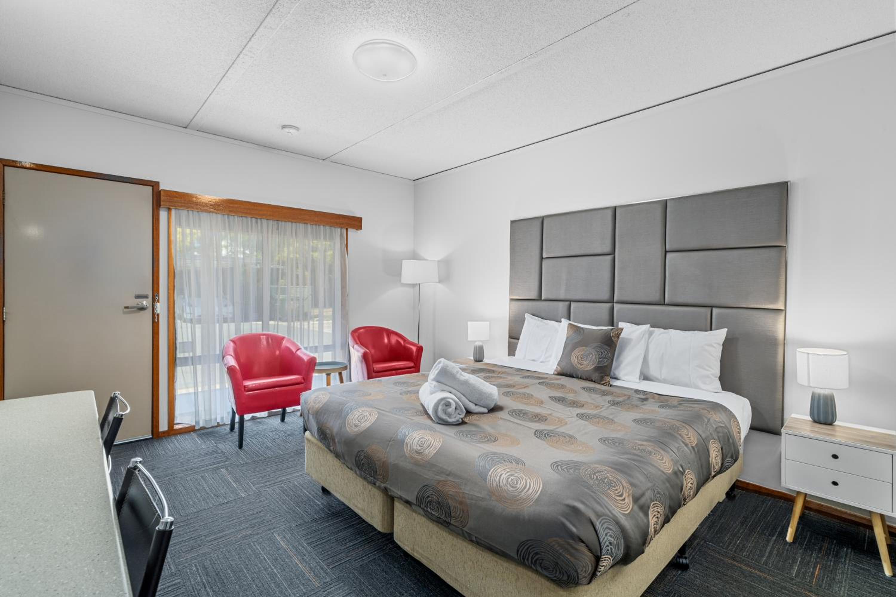 King Room with Roll-In Shower - Accessible/Non Smoking