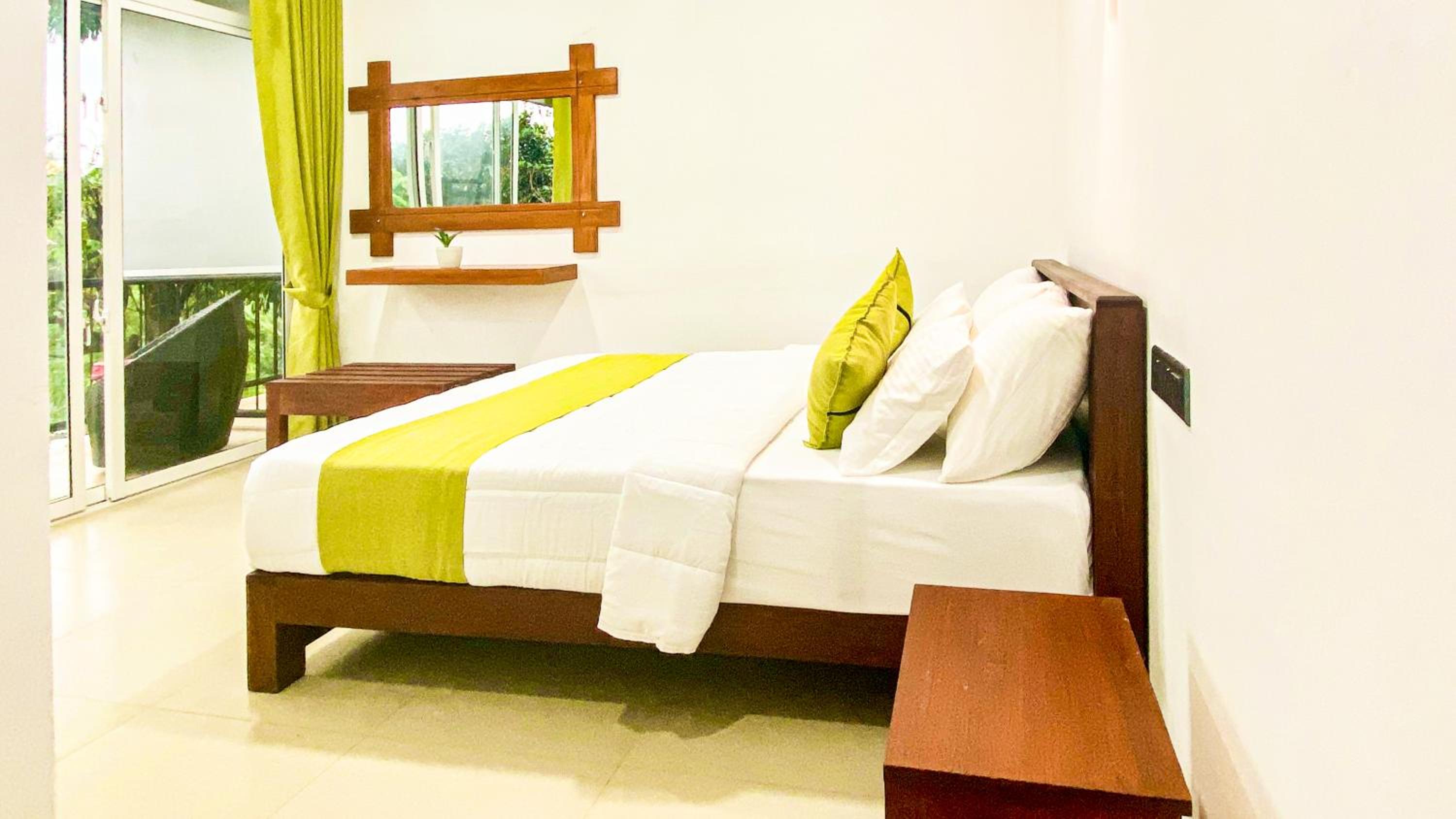 Queen Room with Balcony photo 1