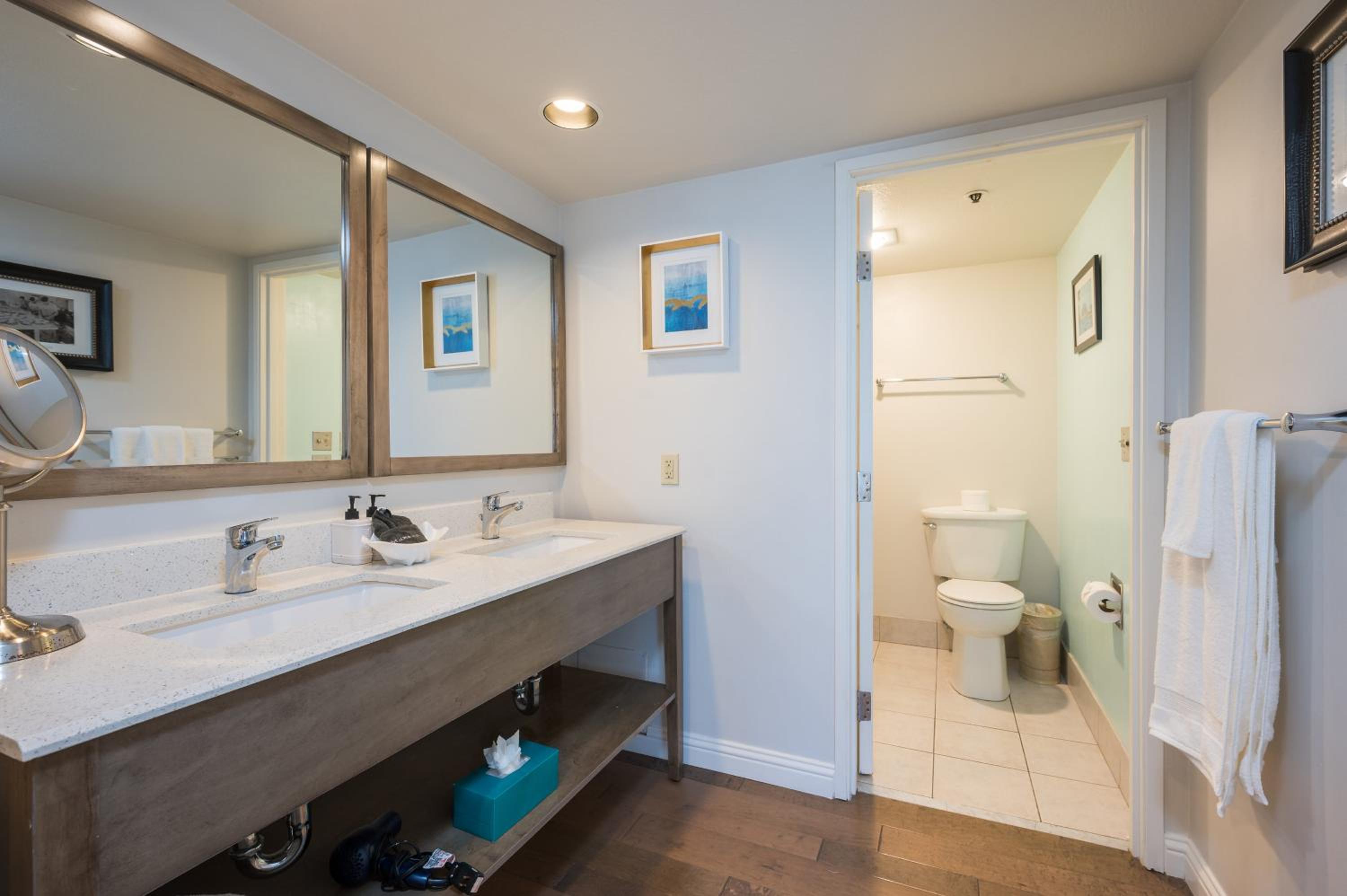 Corner Suite - Non Pet Friendly  - Photo 9