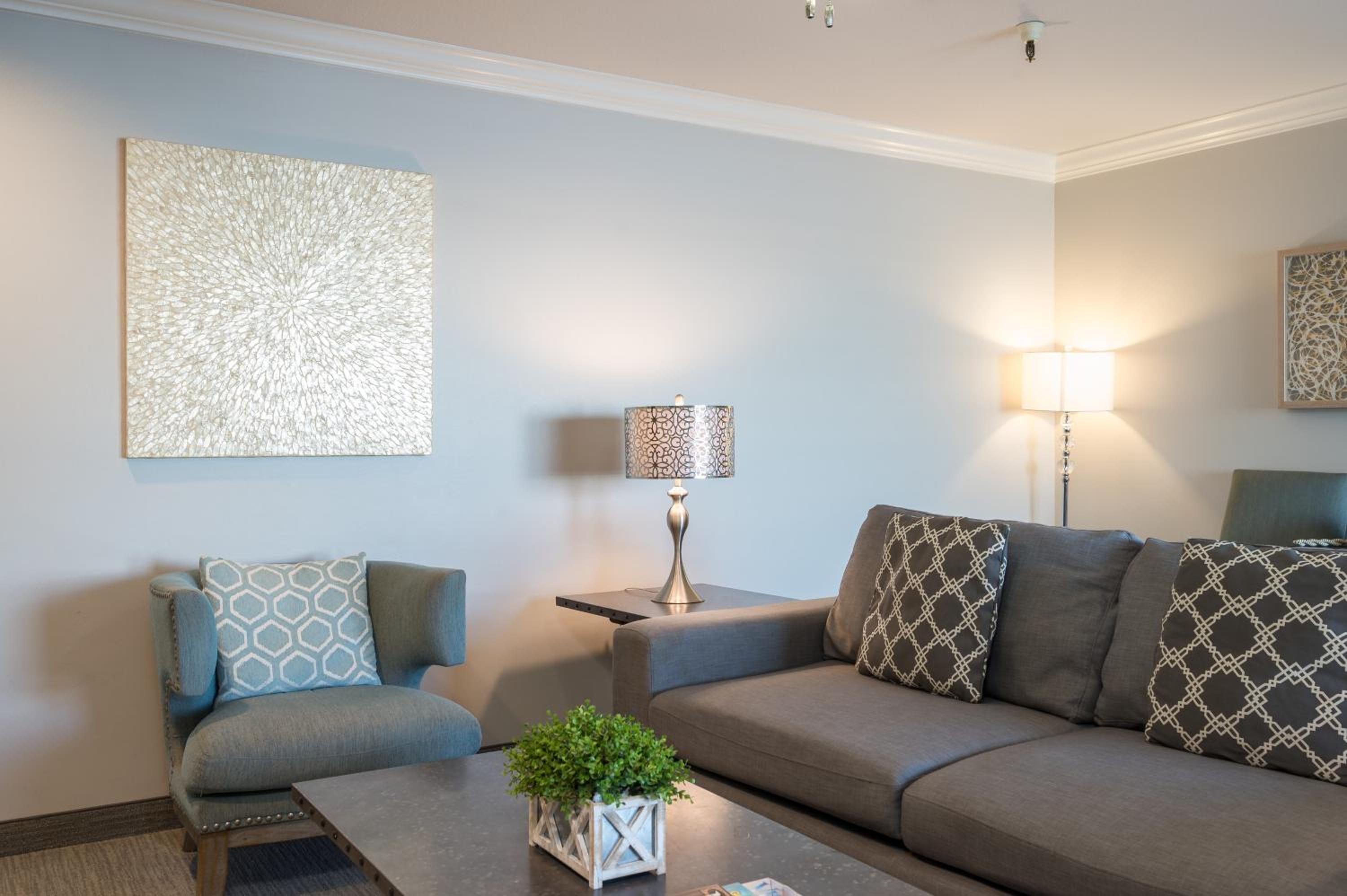 Corner Suite - Non Pet Friendly  - Photo 12