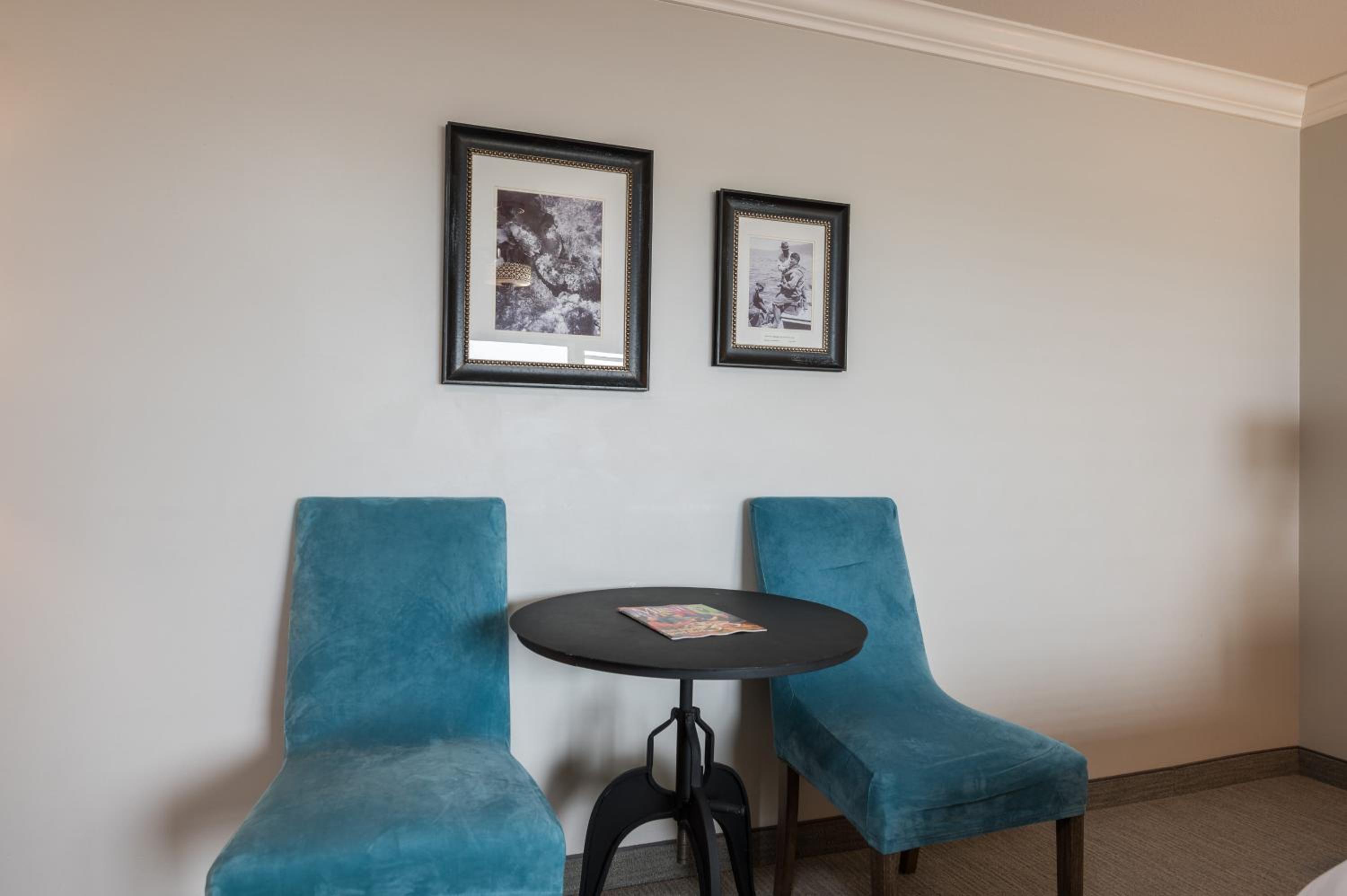 Premium King Room - Photo 3