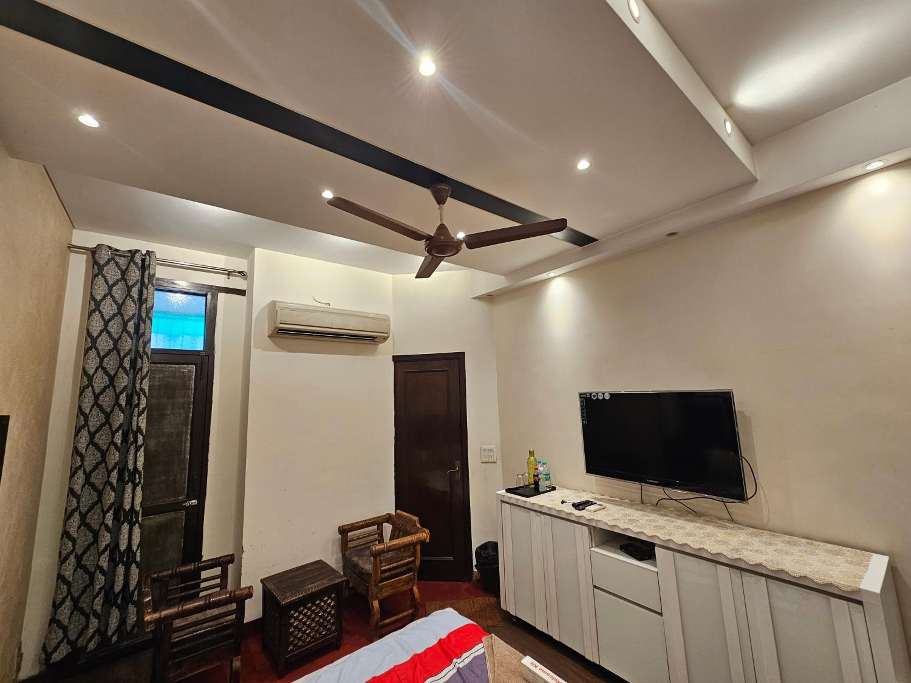 Deluxe Double Room with Balcony - Photo 28