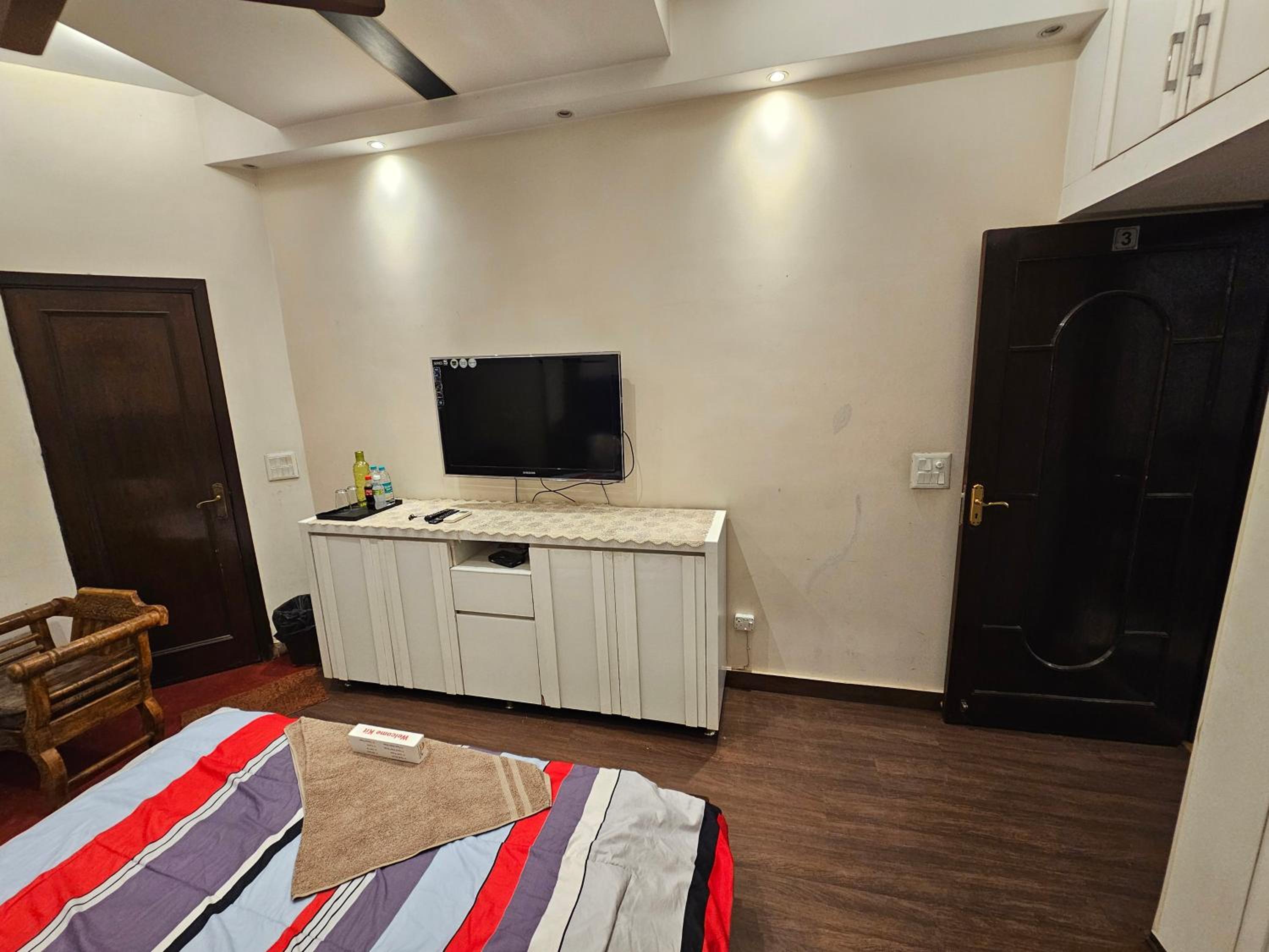 Deluxe Double Room with Balcony - Photo 27