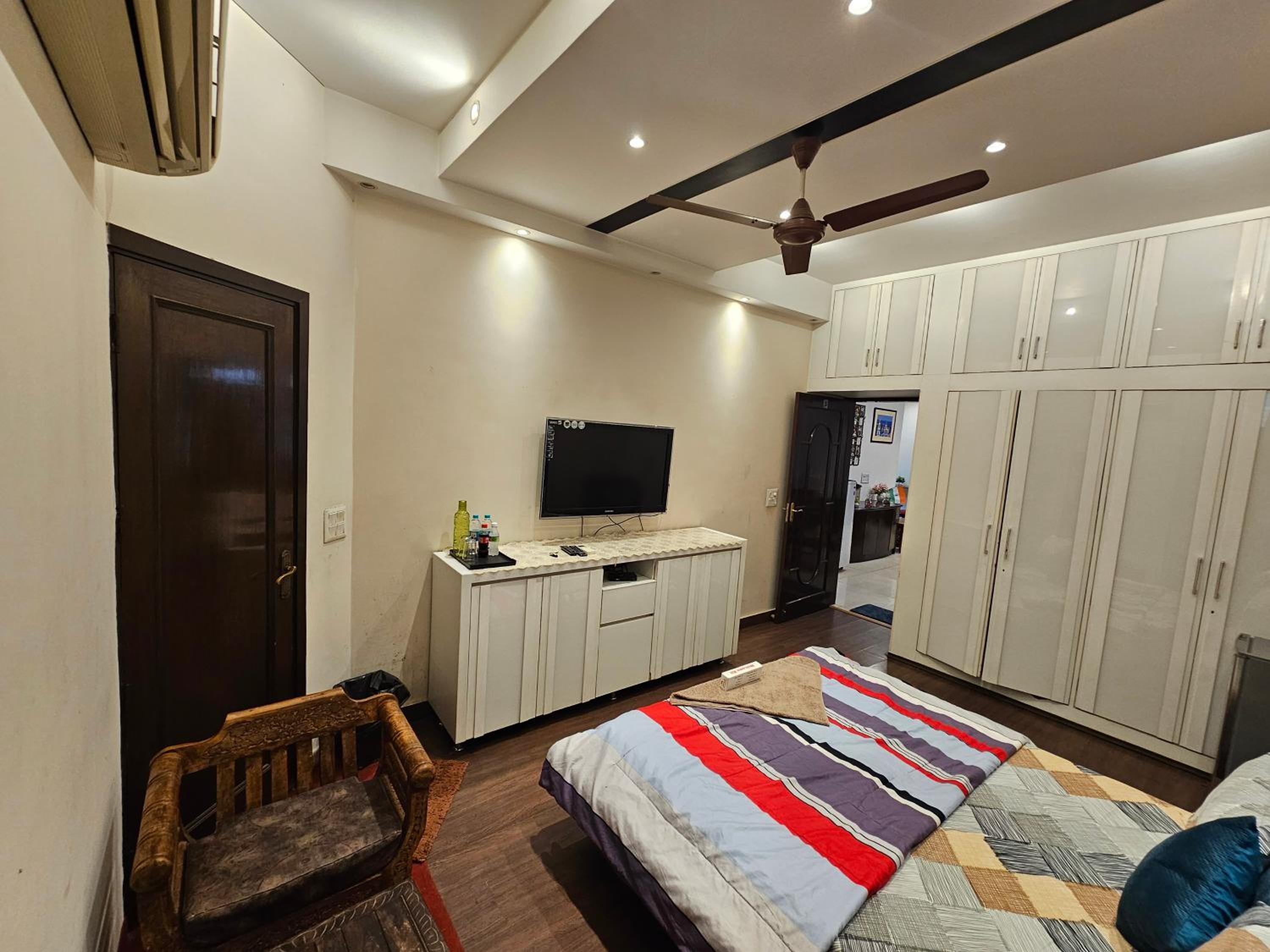 Deluxe Double Room with Balcony - Photo 26