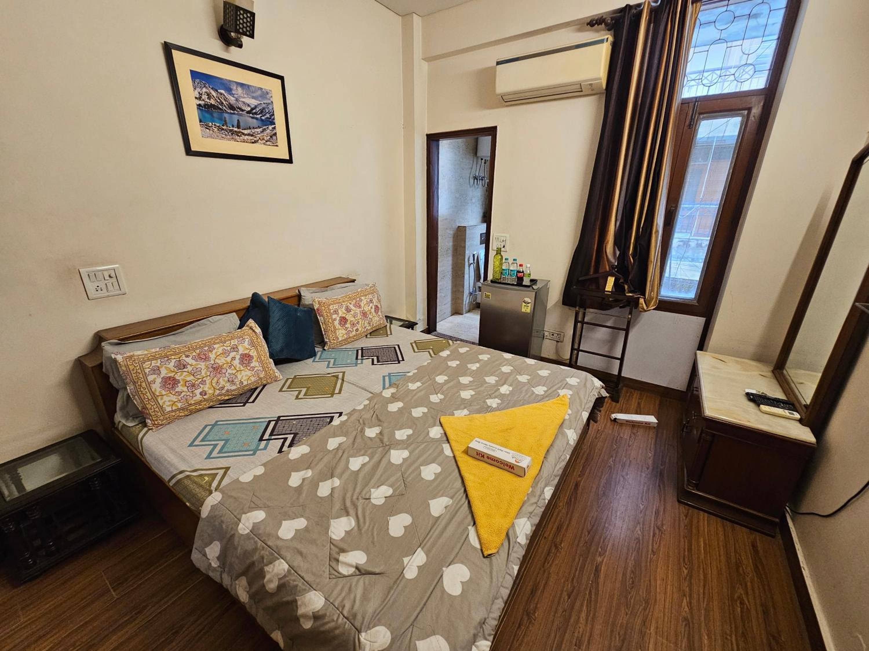 Deluxe Double Room with Balcony - Photo 19