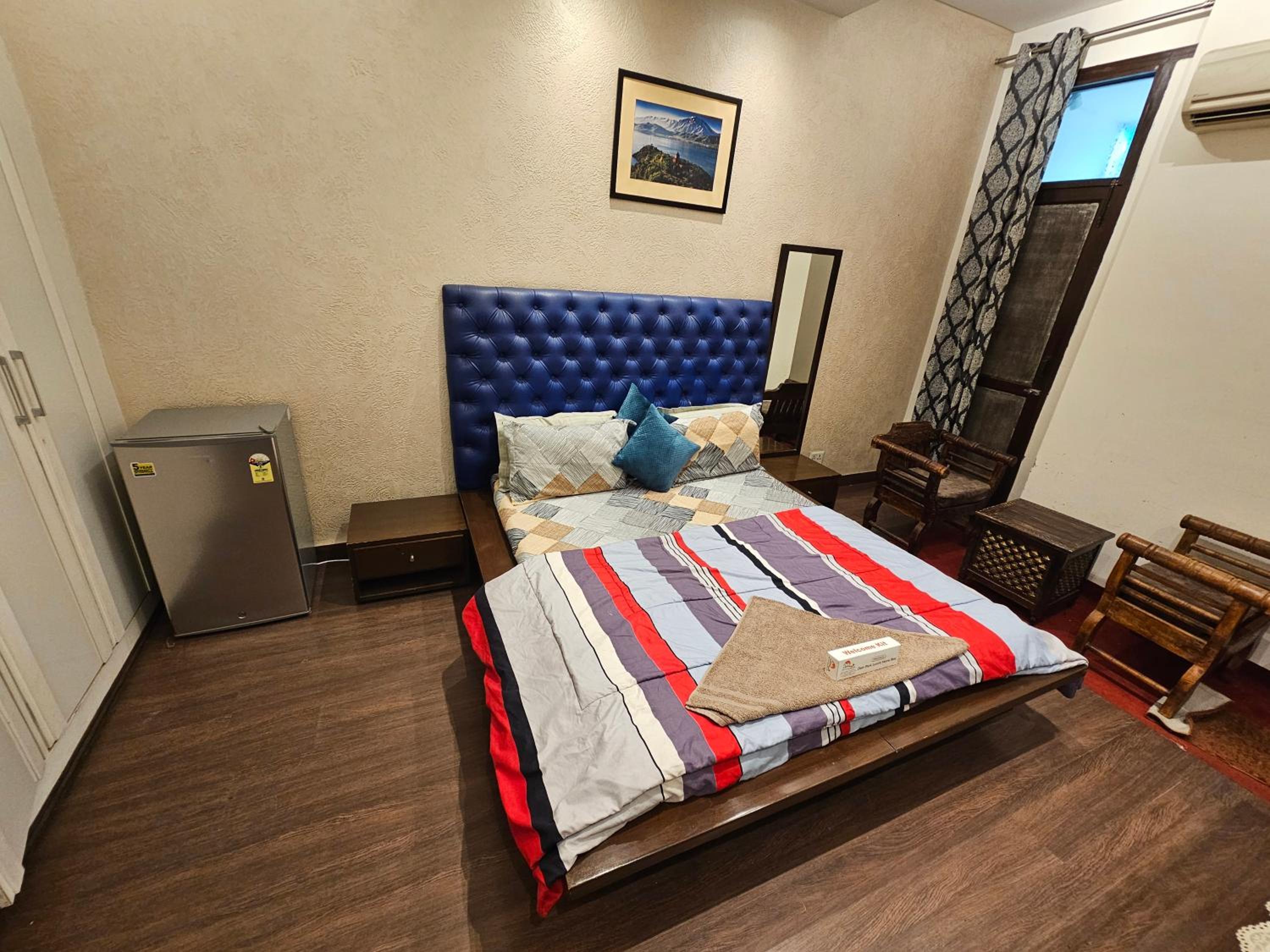 Deluxe Double Room with Balcony - Photo 18