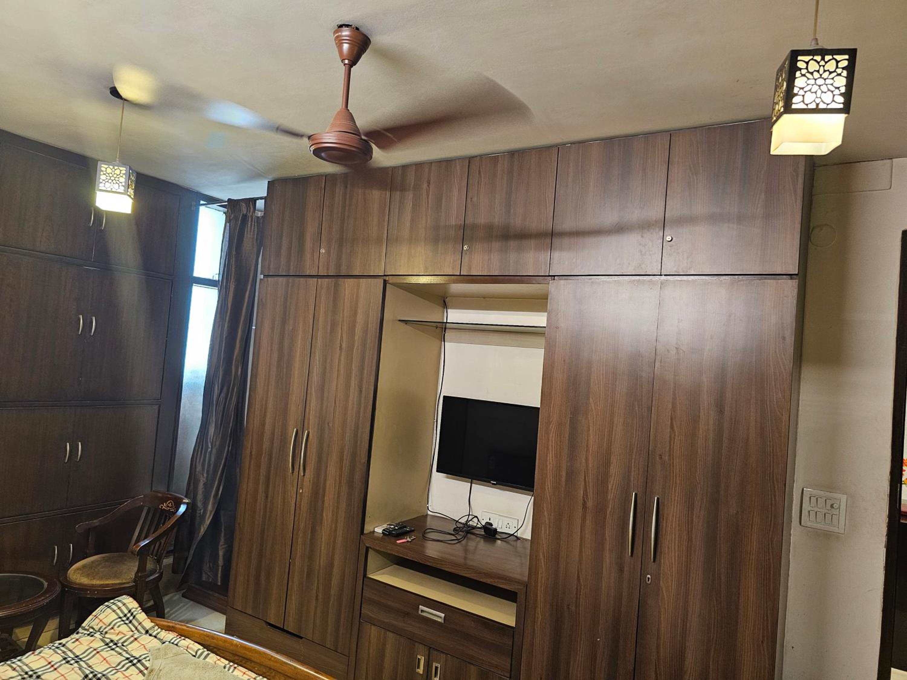 Deluxe Double Room with Balcony - Photo 17
