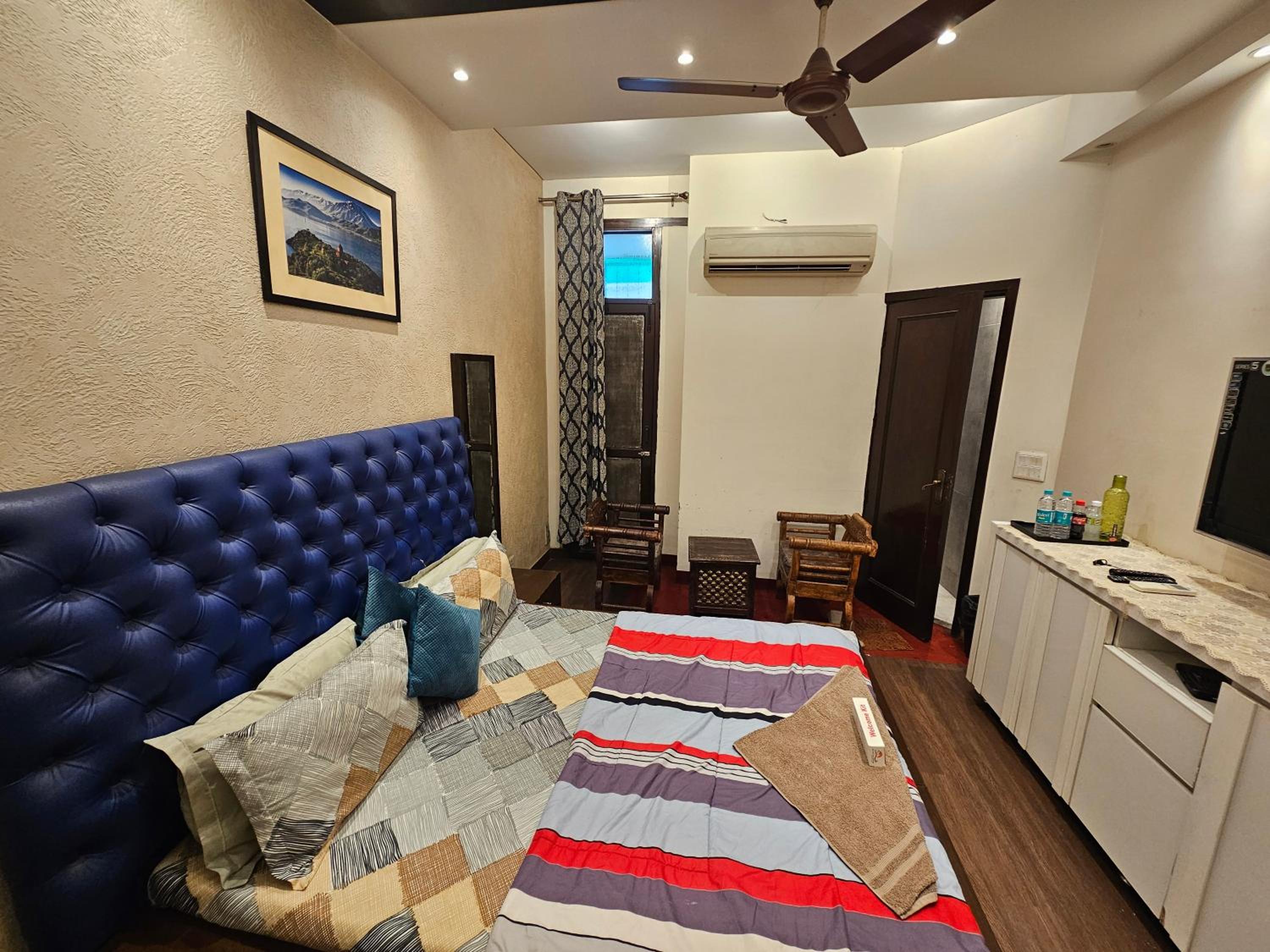 Deluxe Double Room with Balcony - Photo 15