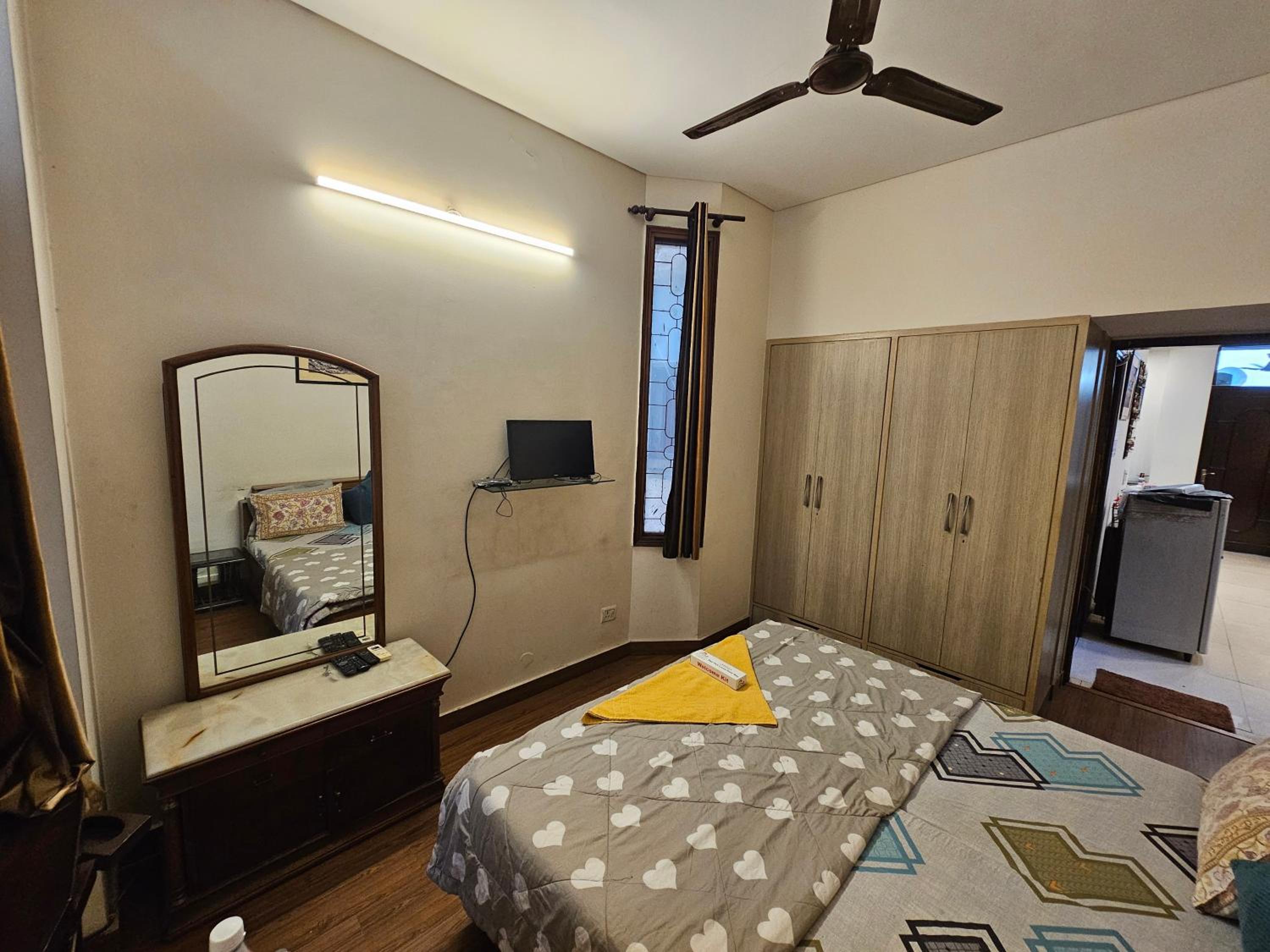 Deluxe Double Room with Balcony - Photo 14