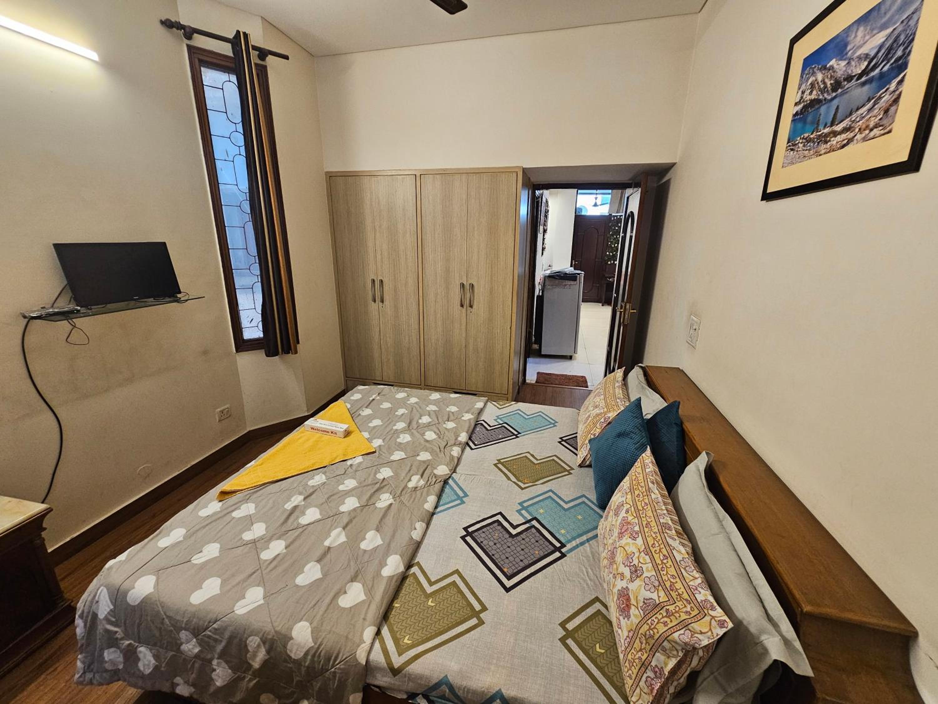 Deluxe Double Room with Balcony - Photo 13