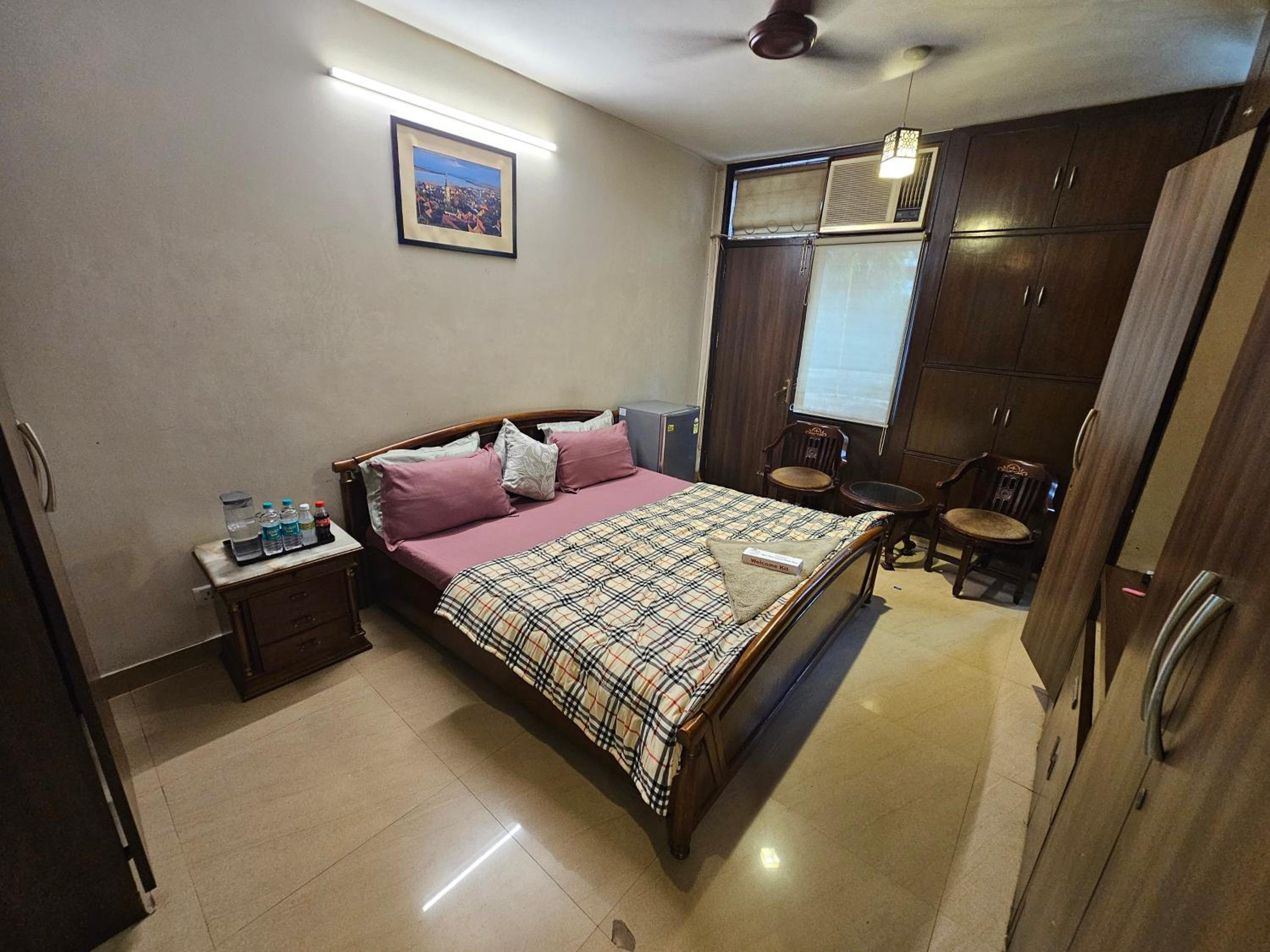 Deluxe Double Room with Balcony - Photo 11
