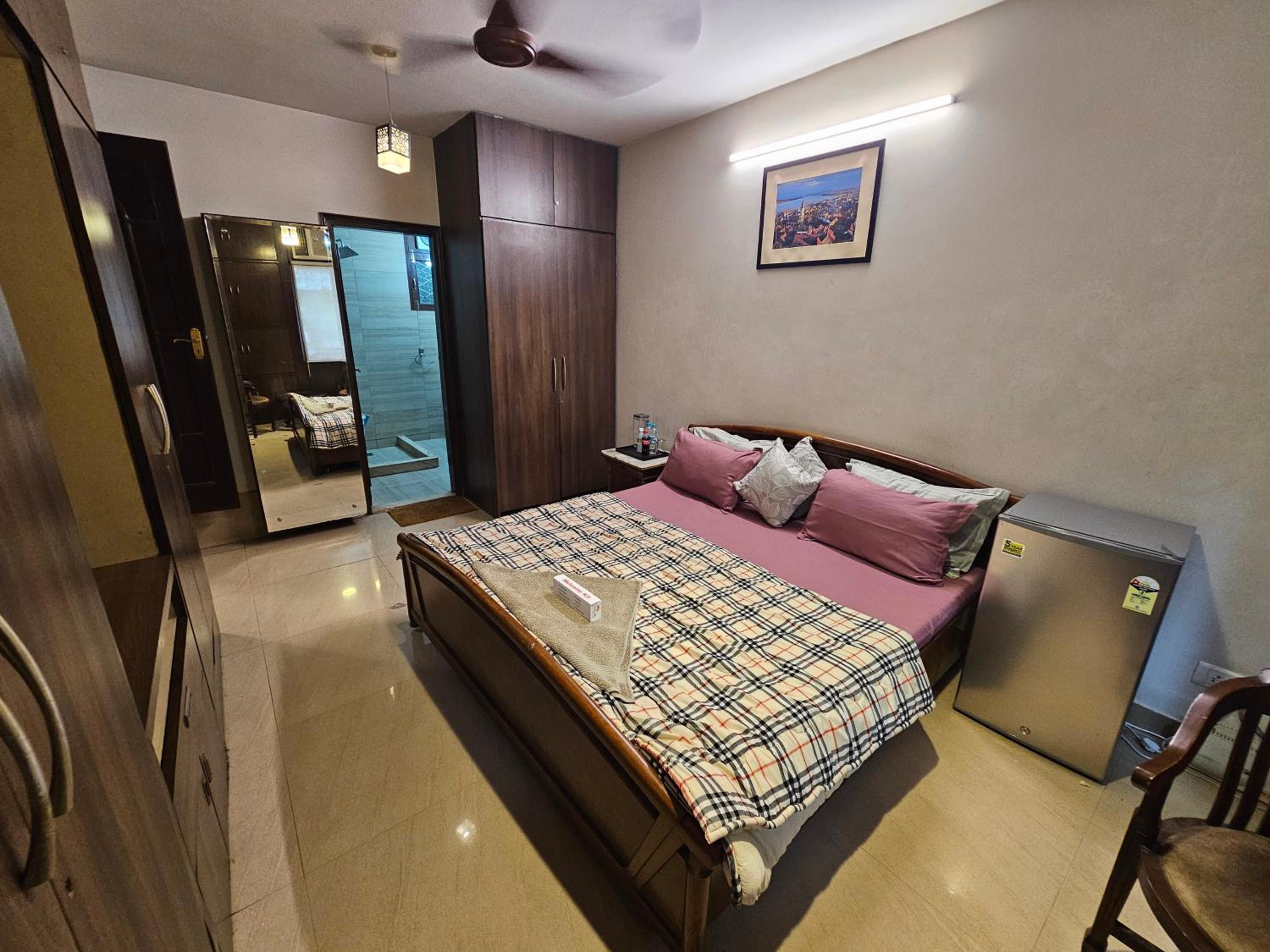Deluxe Double Room with Balcony - Photo 10