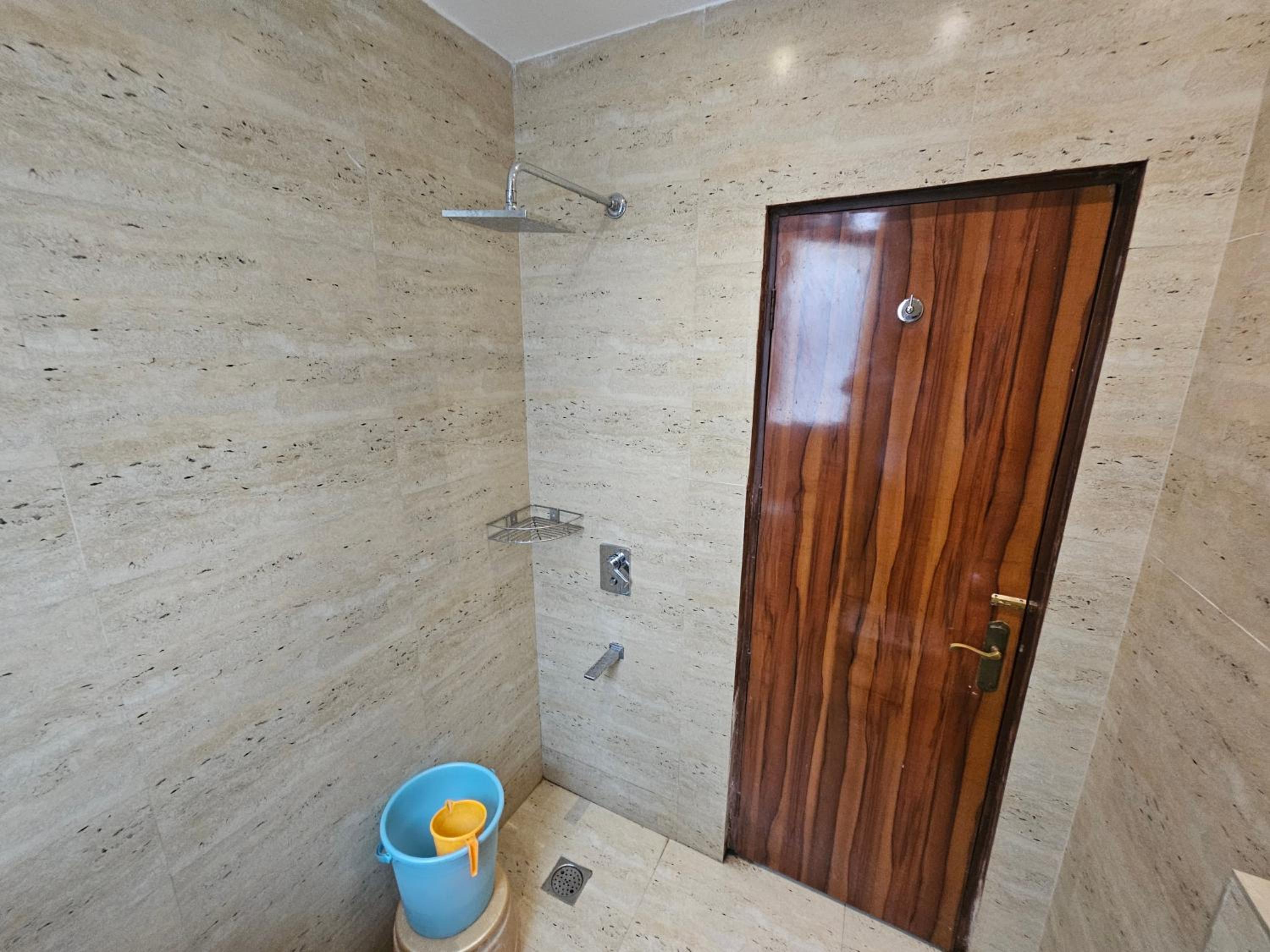 Deluxe Double Room with Balcony - Photo 9