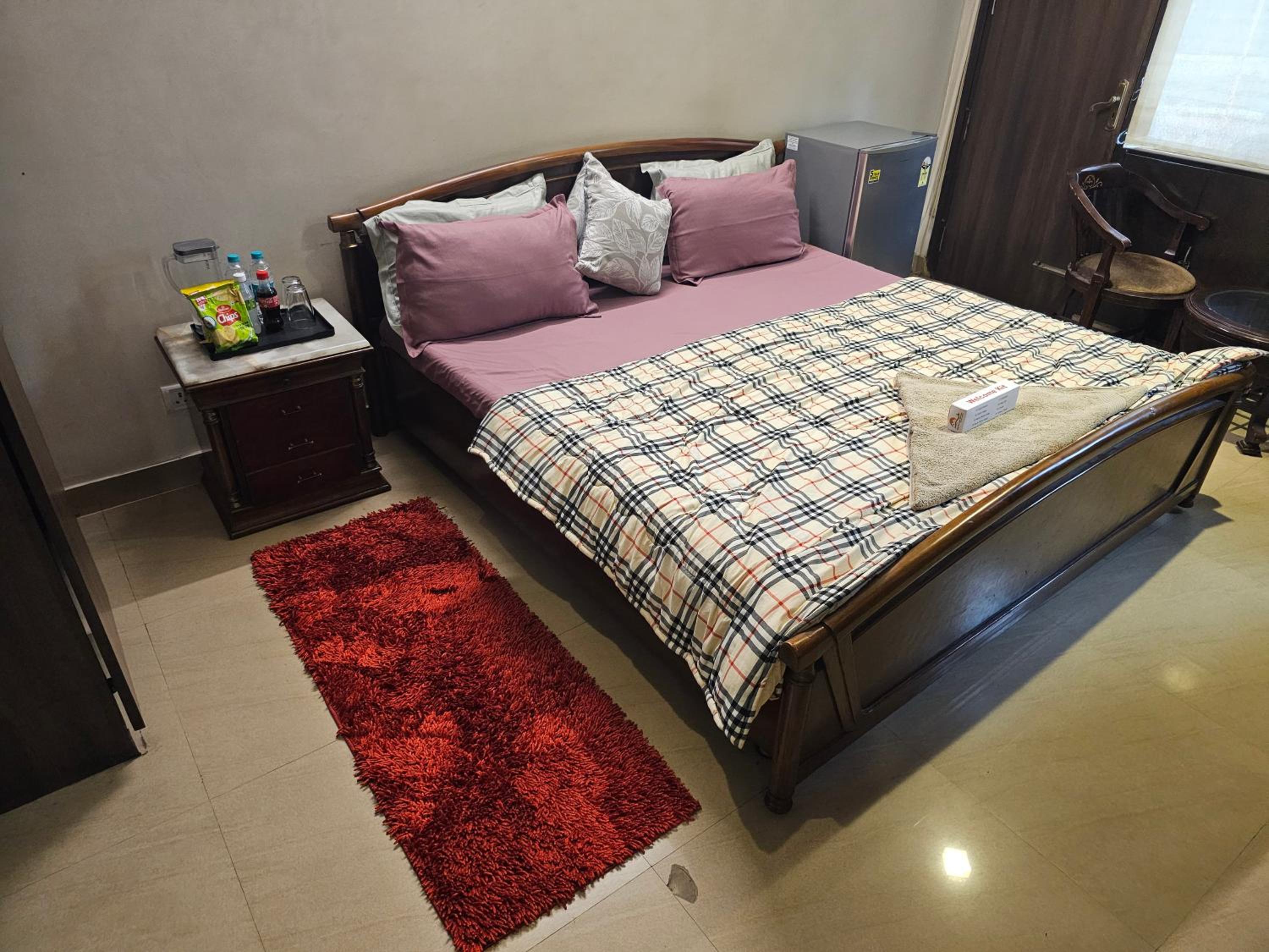 Deluxe Double Room with Balcony - Photo 8
