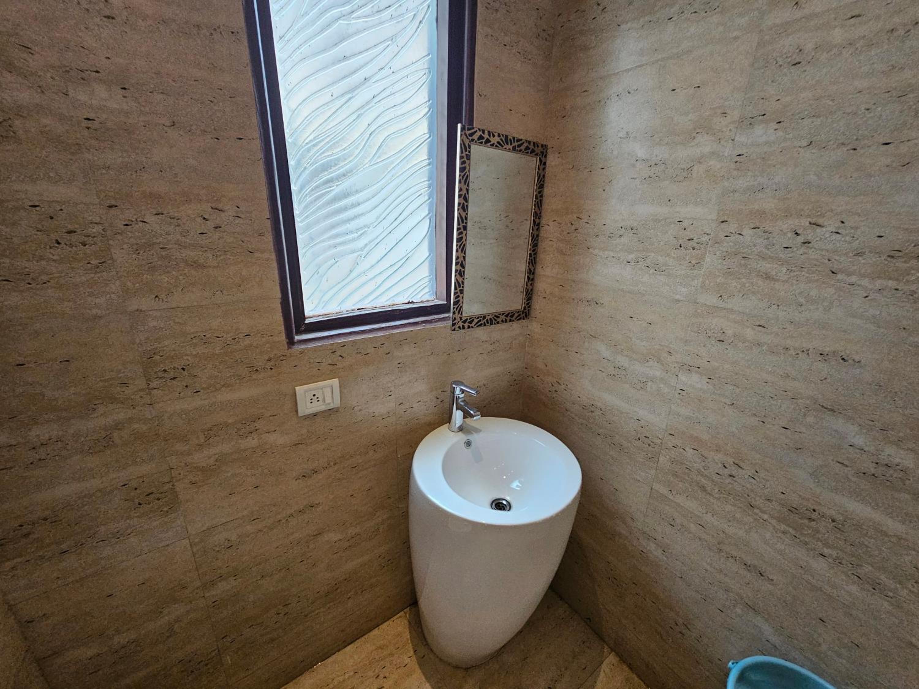 Deluxe Double Room with Balcony - Photo 7